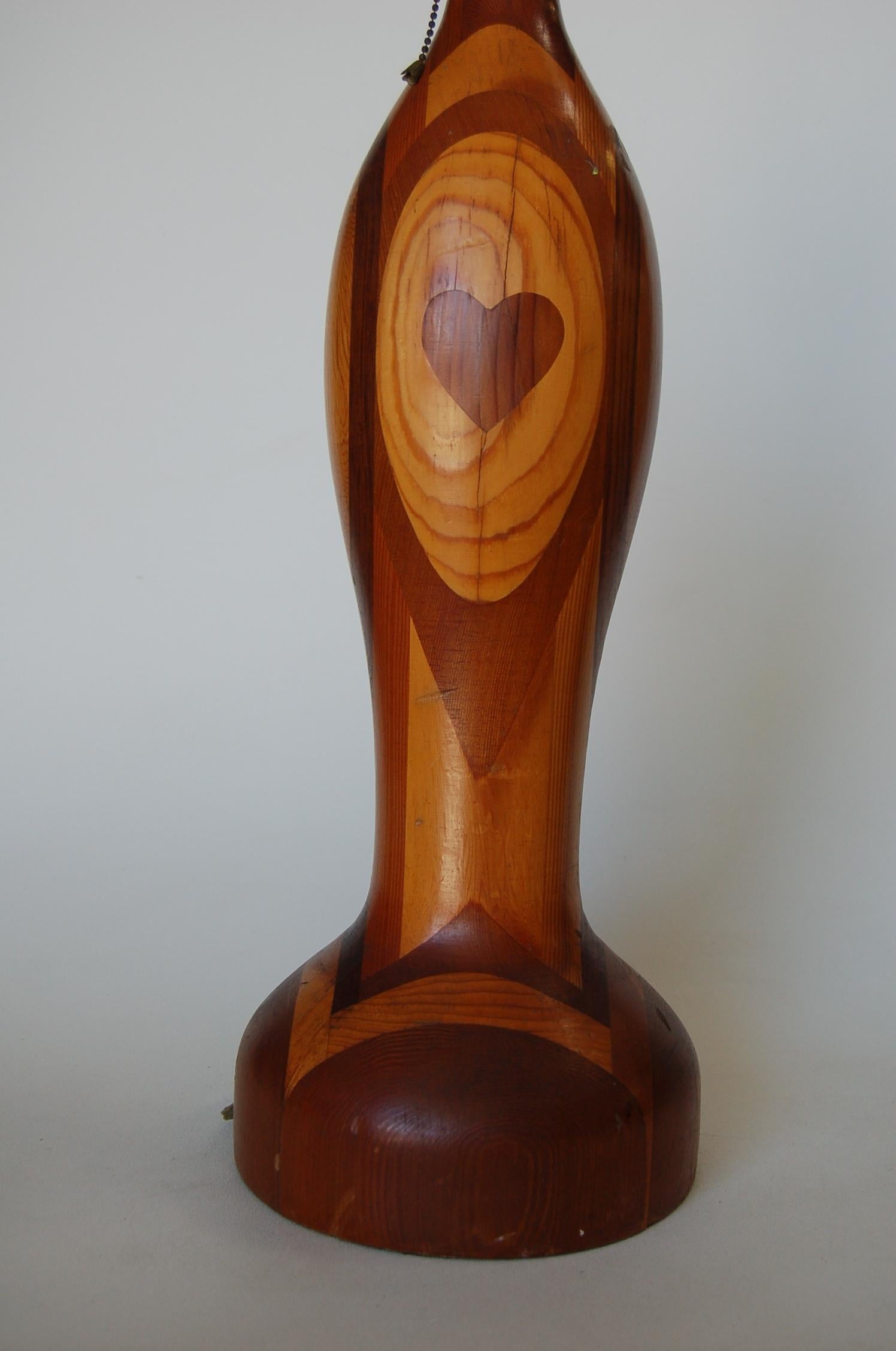 Pair of Studio Craft Inlaid Marquetry Heart Pattern Wood Table Lamps In Excellent Condition In Van Nuys, CA