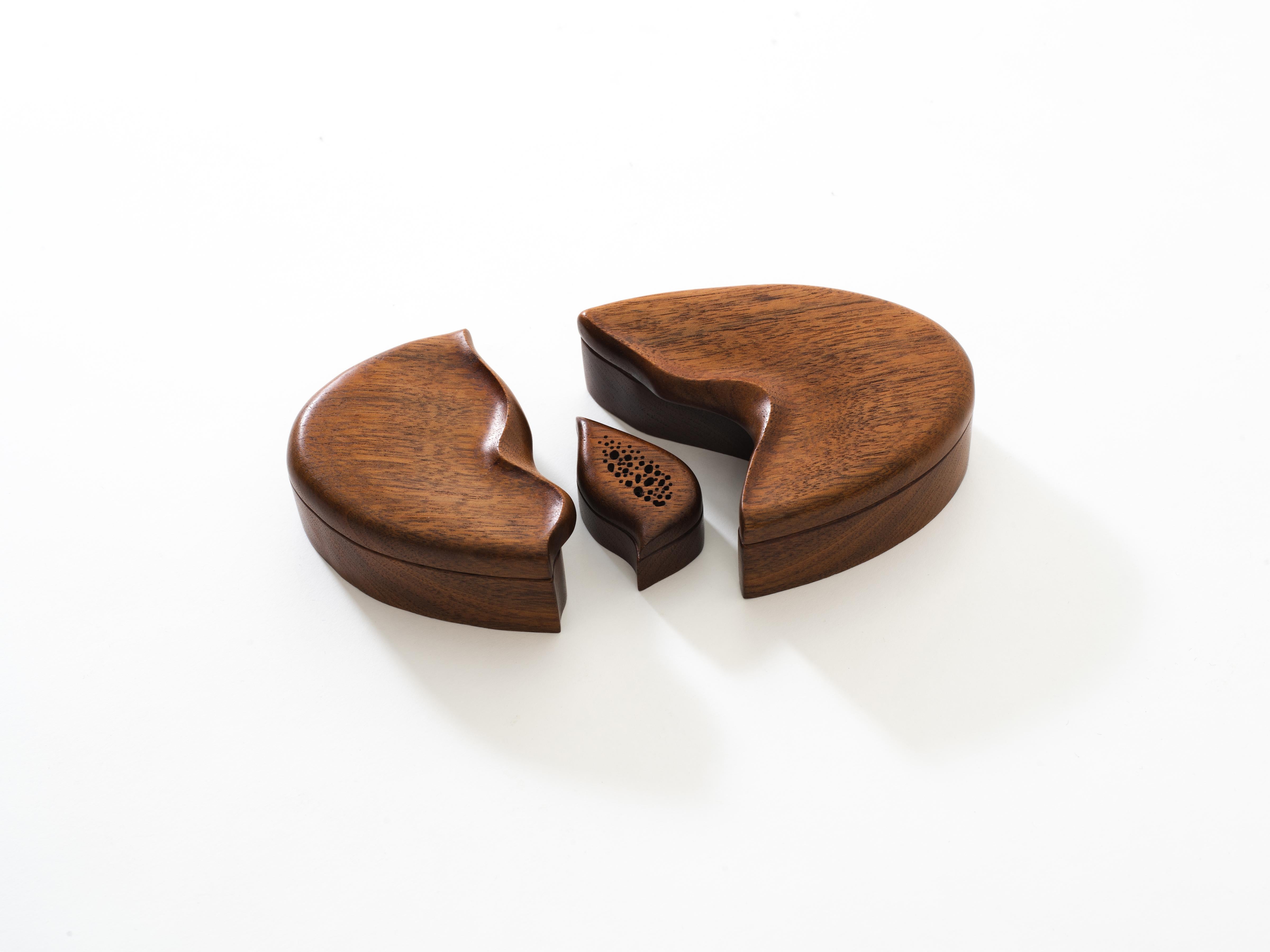 Pair of Studio Craft Solid Wood Nesting Boxes with Sculptural Lids, circa 1980 For Sale 2