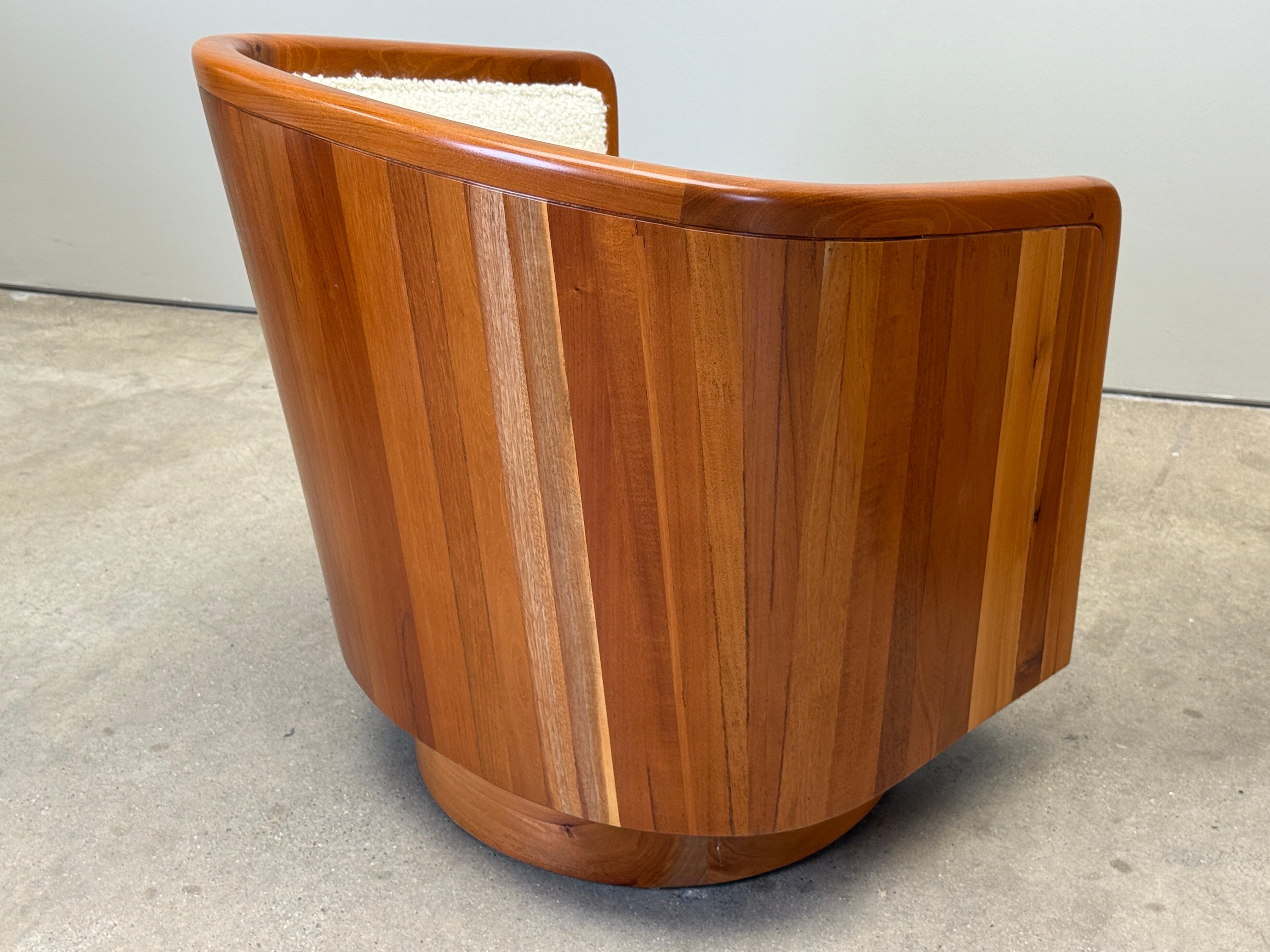 Paire de chaises pivotantes Studio Craft en vente 7