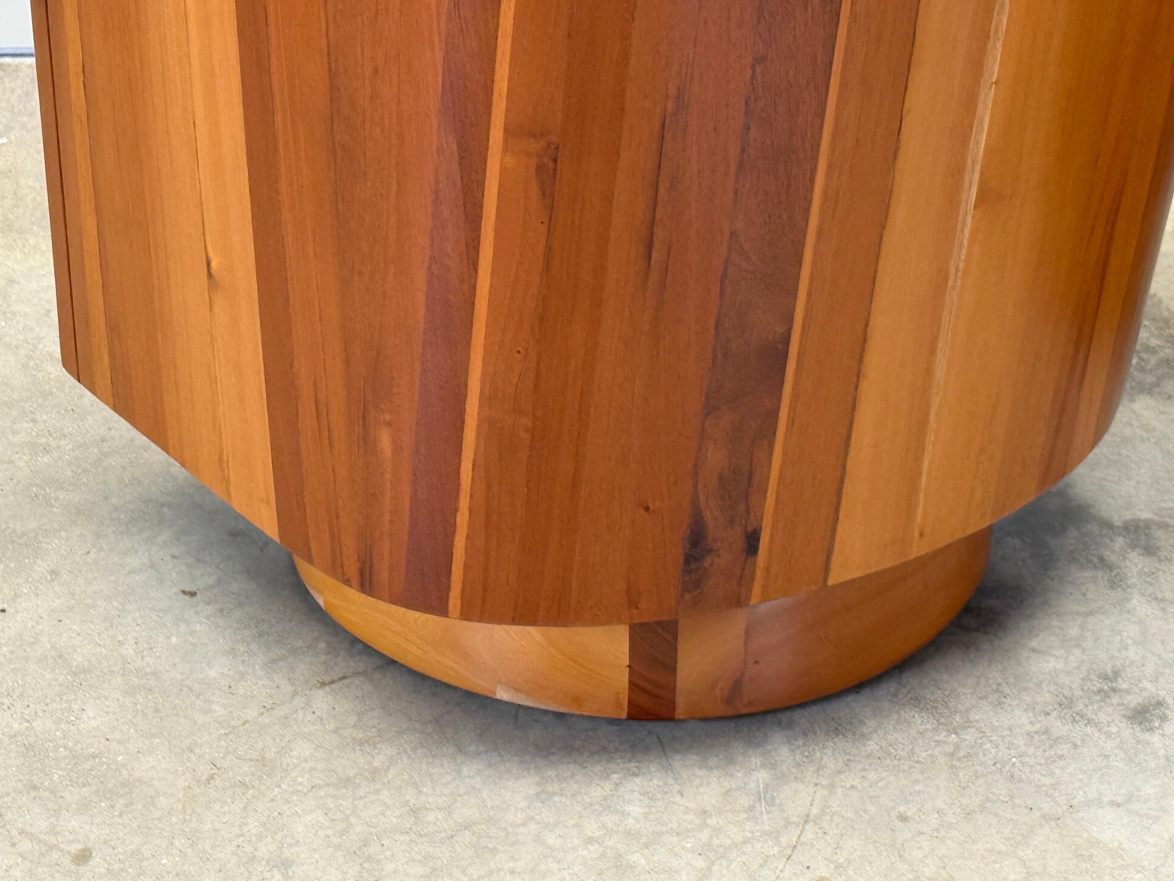 Bois Paire de chaises pivotantes Studio Craft en vente