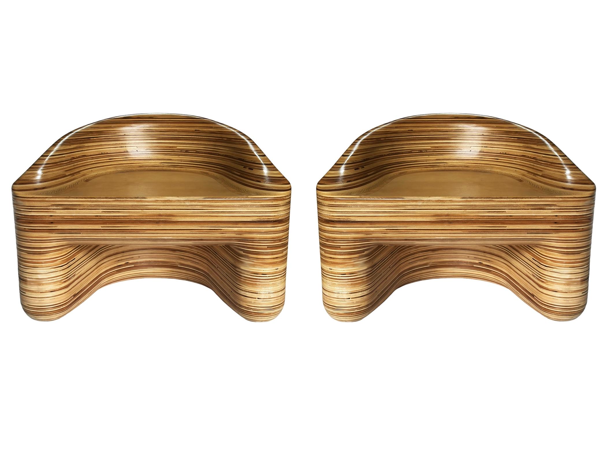 Paar Studio Organic Modern Stacked Laminated Mixed Woods Loungesessel Hocker aus gemischten Hölzern (Birke) im Angebot