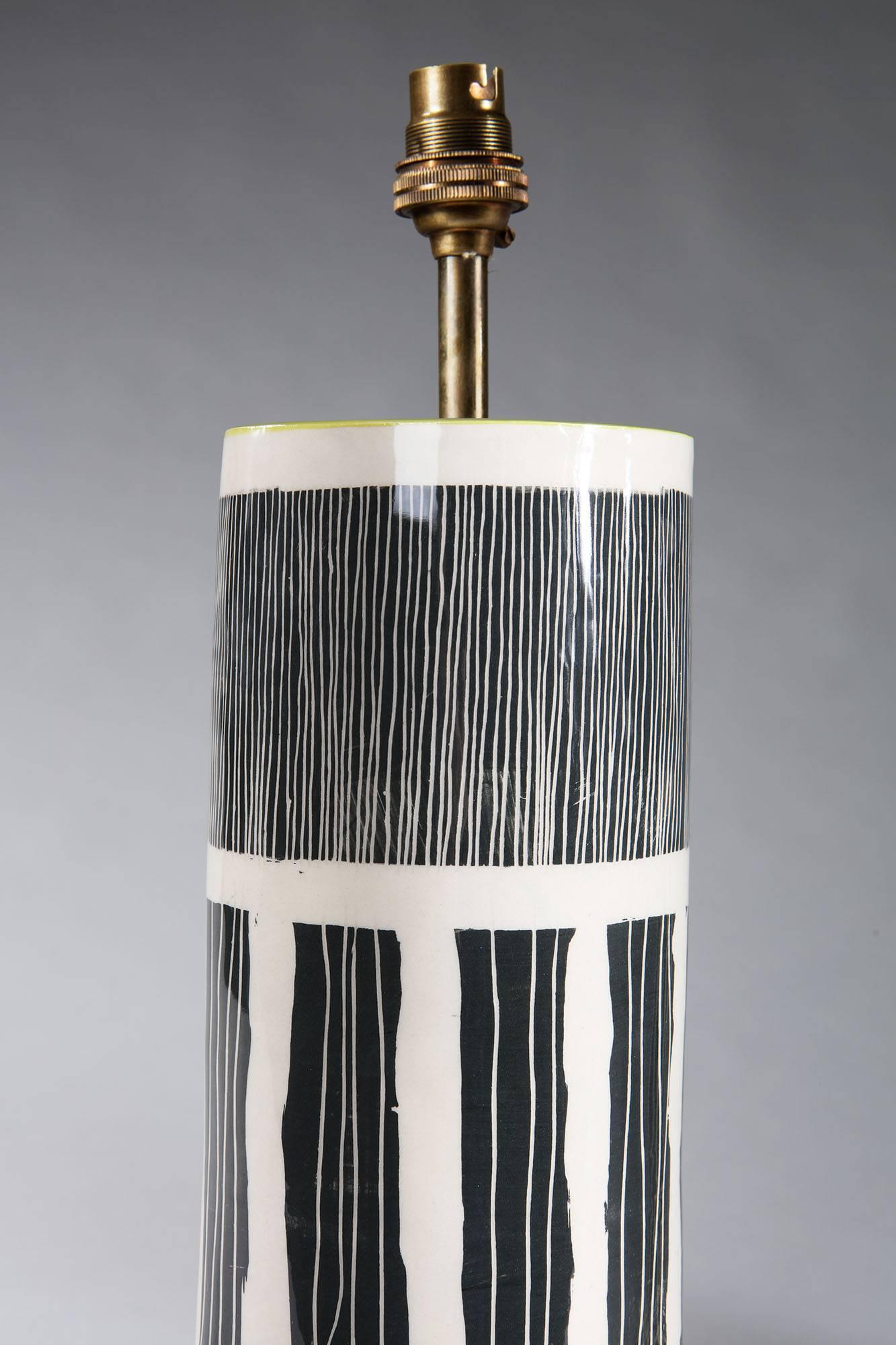 Paar Studio-Keramik-Vasen als Lampen im Zustand „Neu“ im Angebot in London, GB
