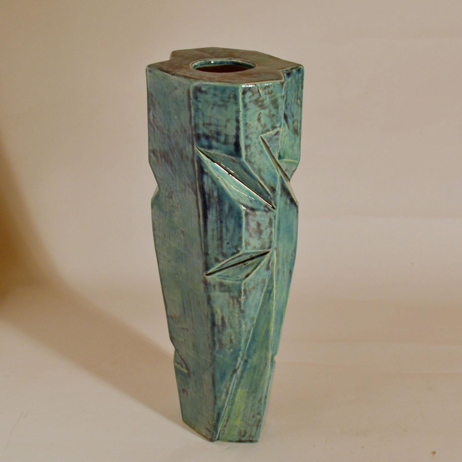 Paire de vases sculpturaux de Studio Pottery à glaçure bleue et beige en vente 1
