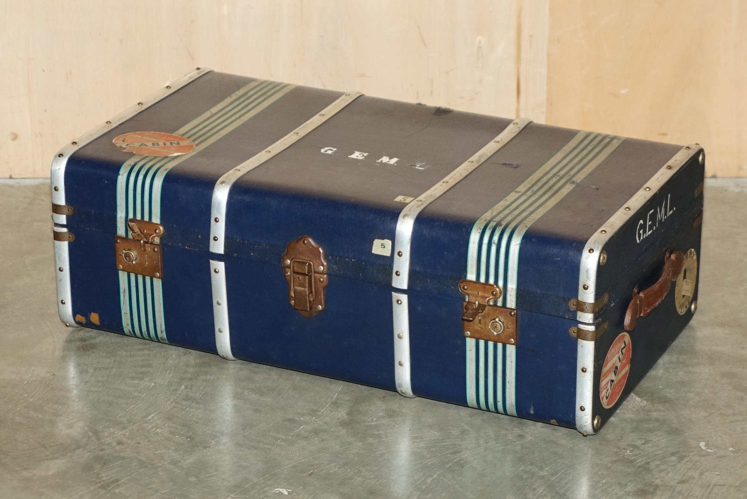 Casa Reale Antiquariato

Royal House Antiques è lieta di offrire in vendita questa coppia assolutamente straordinaria di bauli da viaggio Steamer vintage in stile Deco, risalenti agli anni '20, con etichette da viaggio d'epoca. 

Tieni presente che