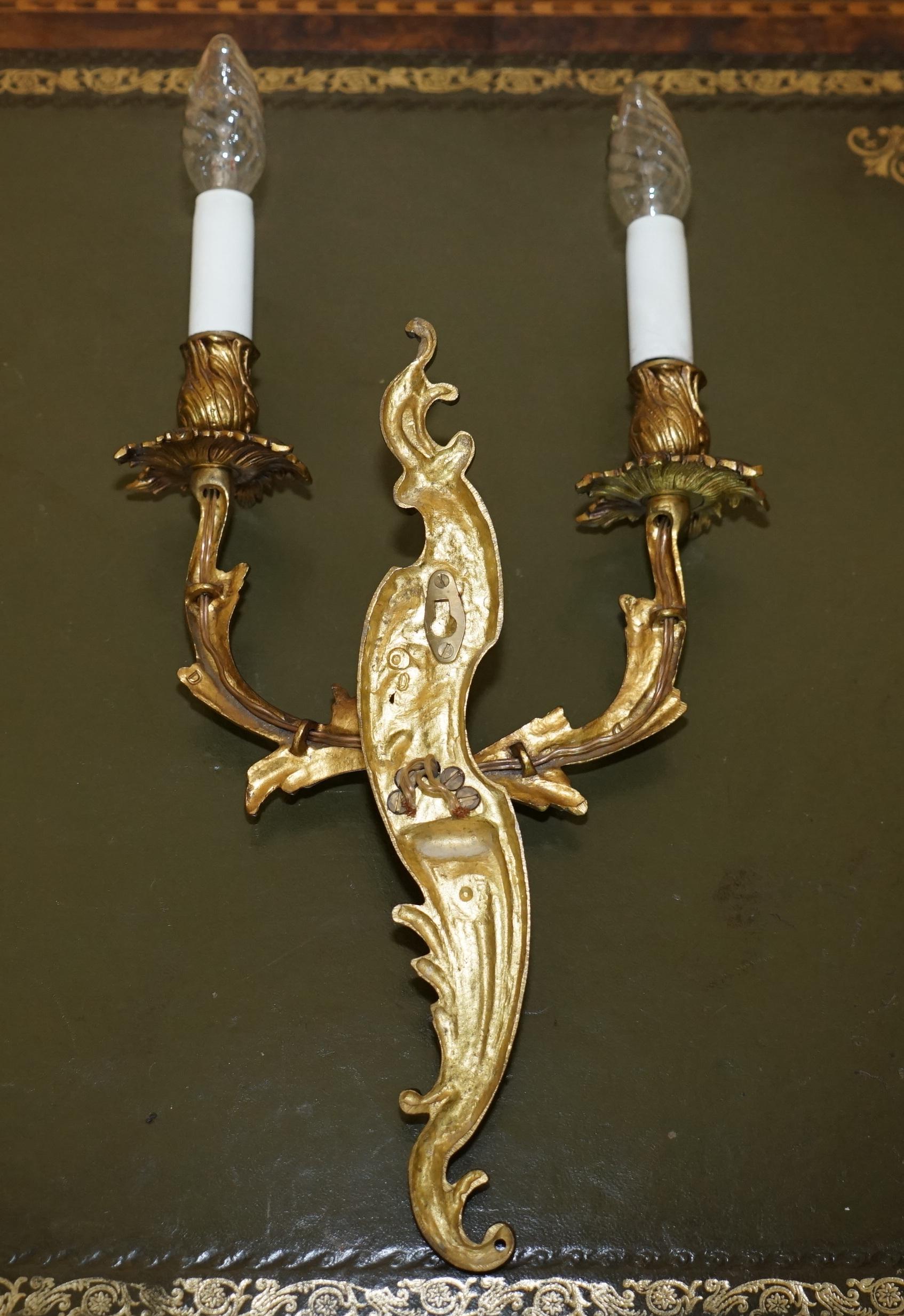 PAIR OF STUNNING ANTIQUE FRENCH 1920's GILT BRONZED CANDLE SCONCE WALL LIGHTS For Sale 1