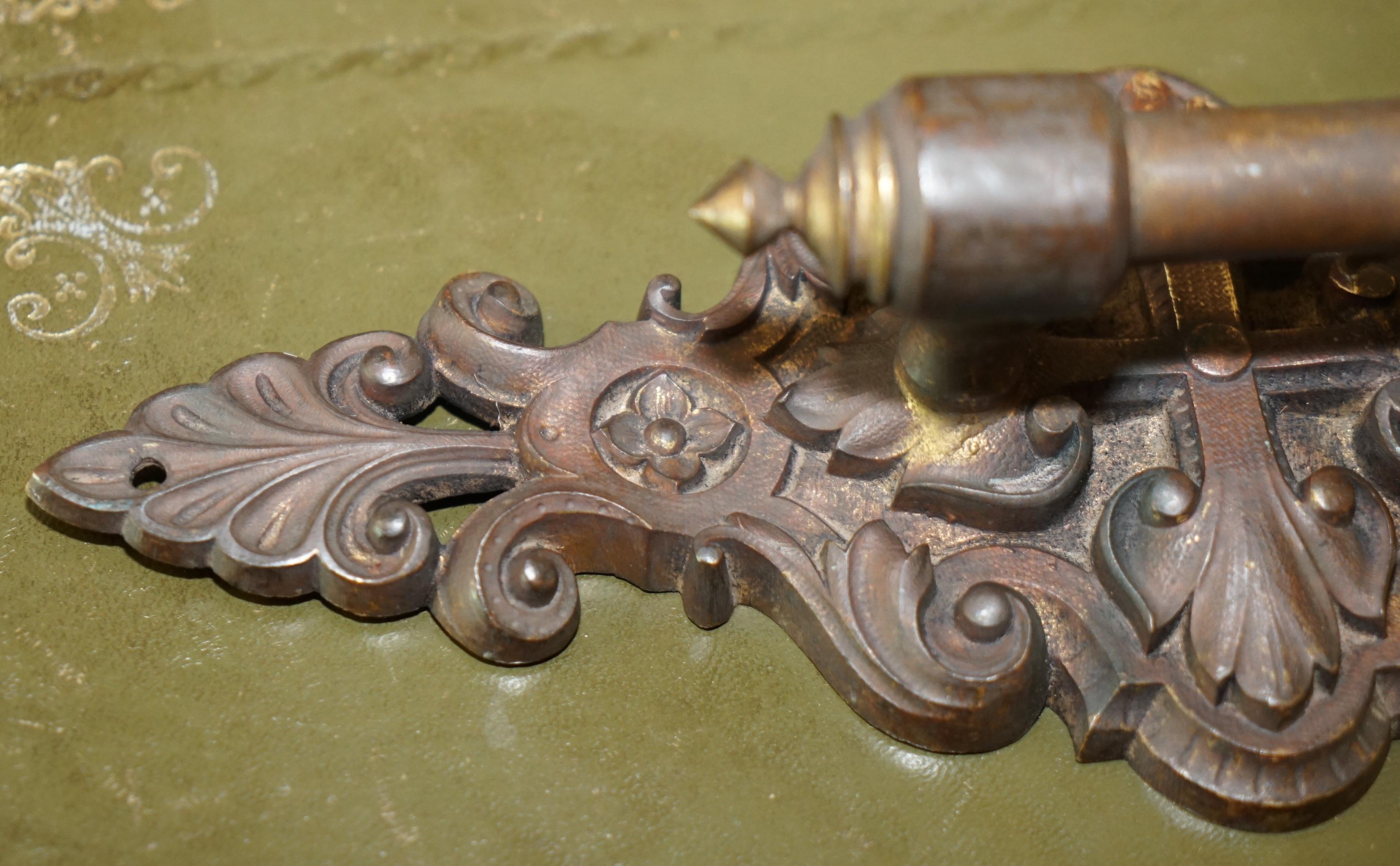 PAIR OF STUNNING ANTIQUE GILT BRONZE VERY LARGE CANDLE SCONCE WALL LIGHT HOLDERs For Sale 2
