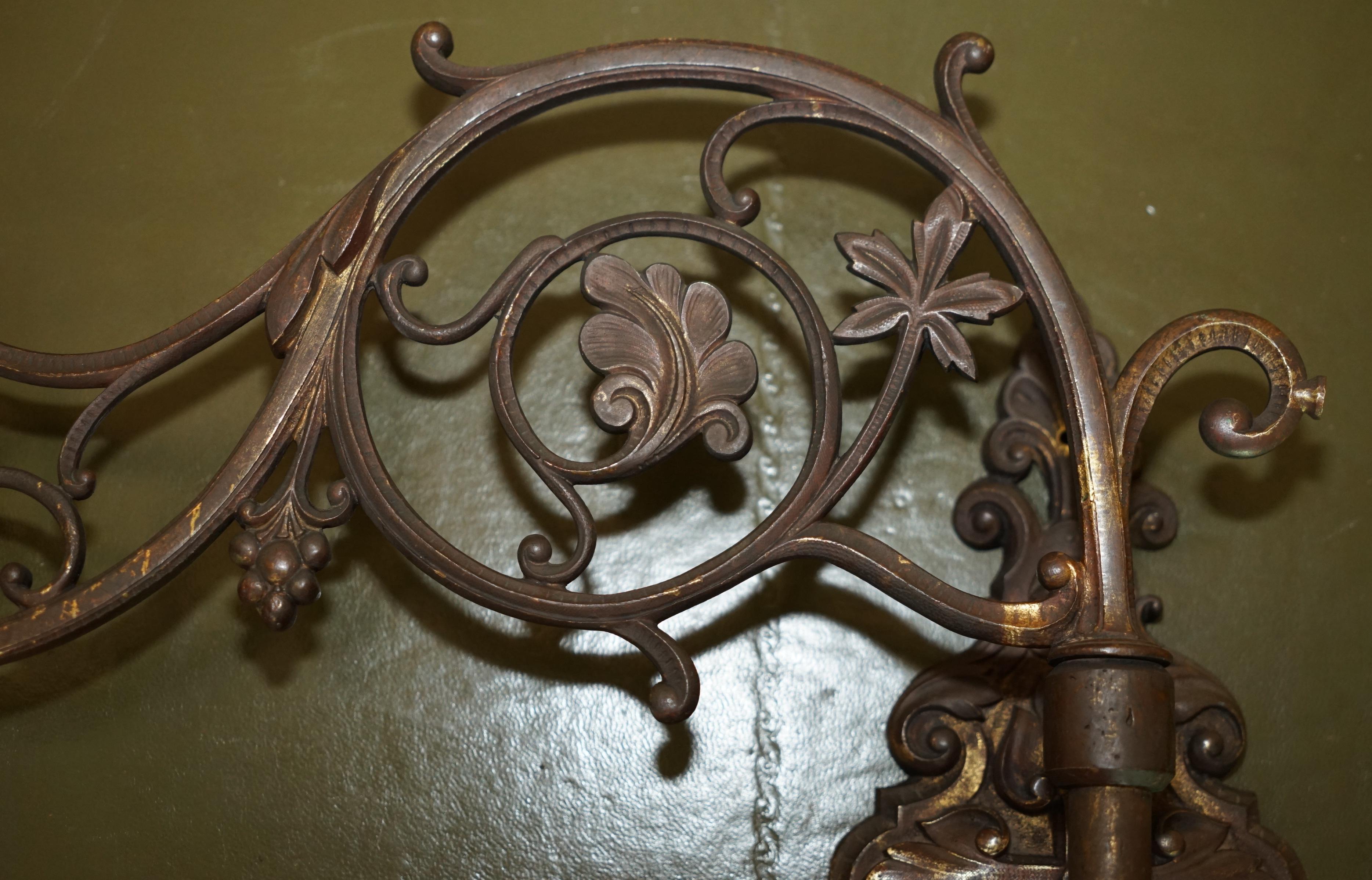 PAIR OF STUNNING ANTIQUE GILT BRONZE VERY LARGE CANDLE SCONCE WALL LIGHT HOLDERs In Good Condition For Sale In West Sussex, Pulborough