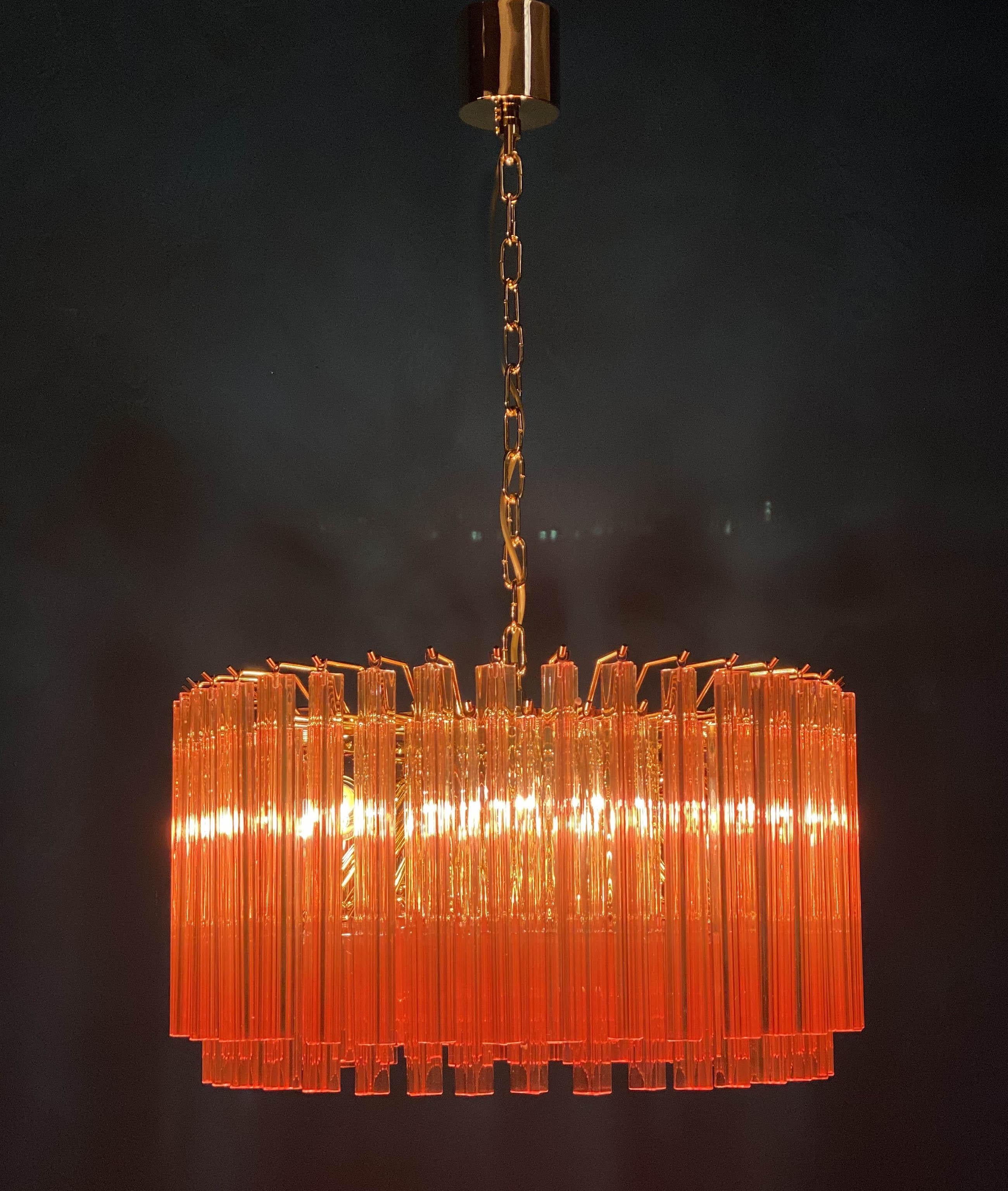 Coppia di splendidi lampadari a prisma in cristallo di Corallo Triedi In condizioni ottime in vendita a Rome, IT