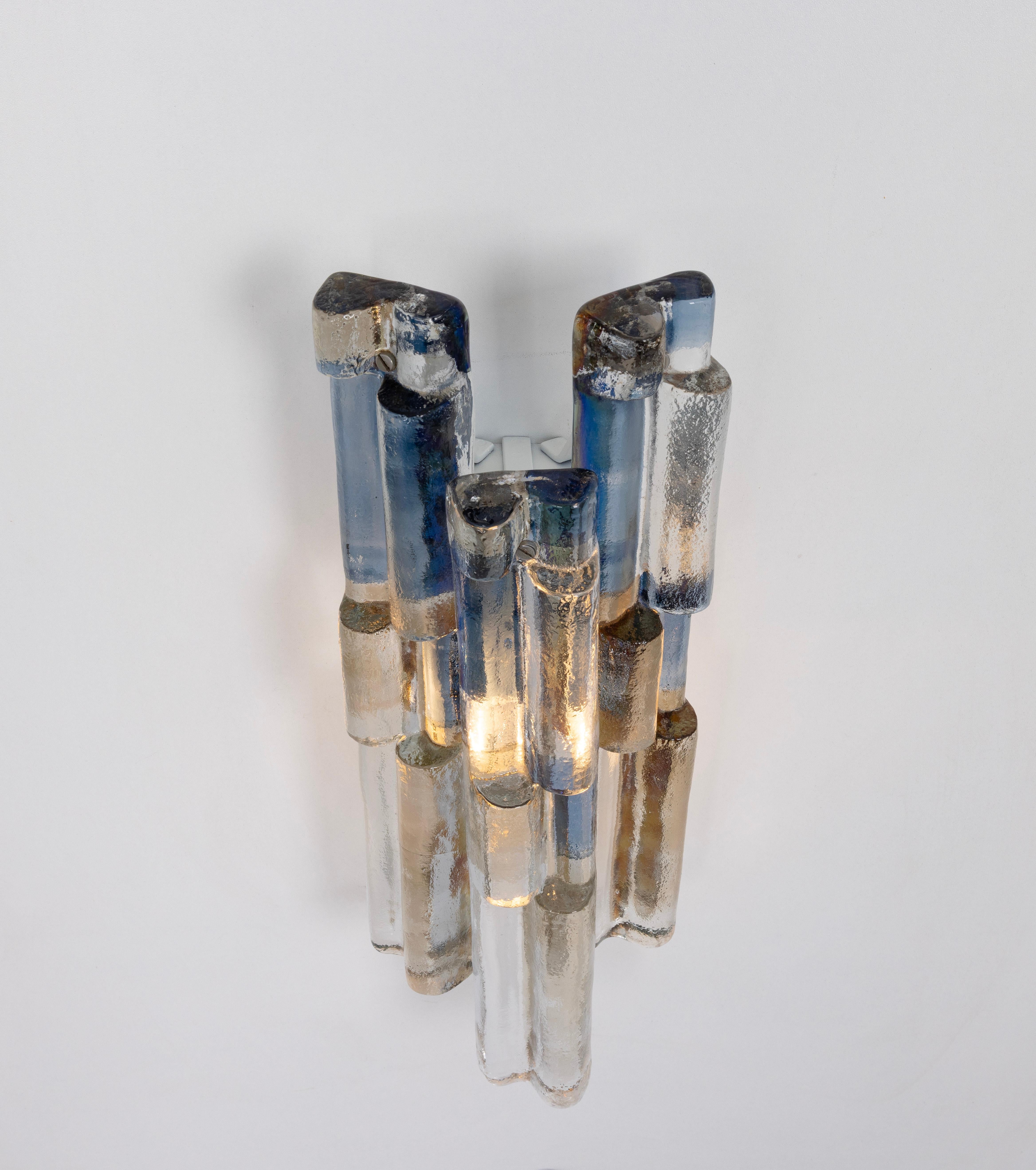 Coppia di splendide grandi lampade a parete a forma di sconsiderata Kalmar, Austria, anni '1970 In condizioni buone in vendita a Aachen, NRW