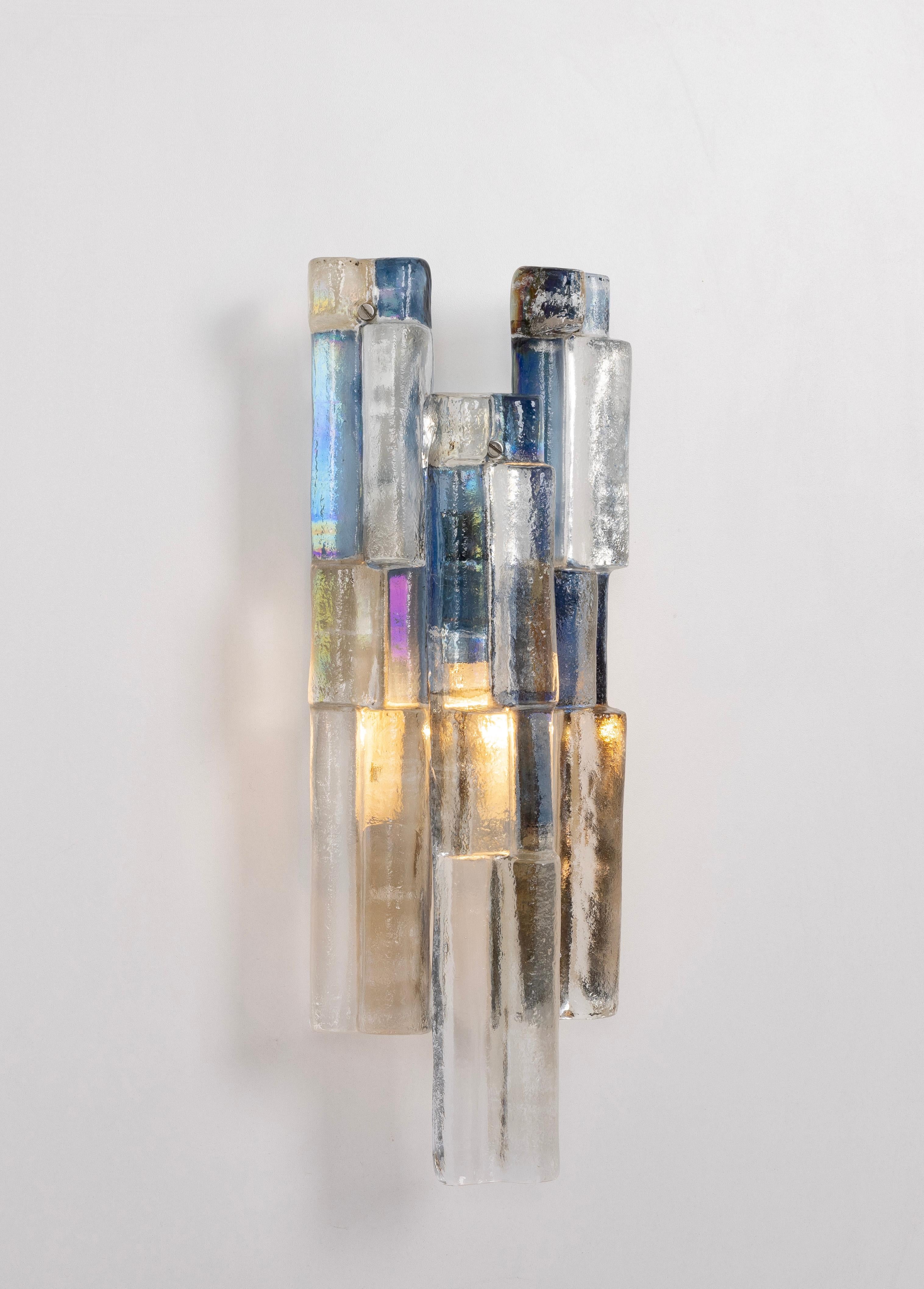 Metallo Coppia di splendide grandi lampade a parete a forma di sconsiderata Kalmar, Austria, anni '1970 in vendita