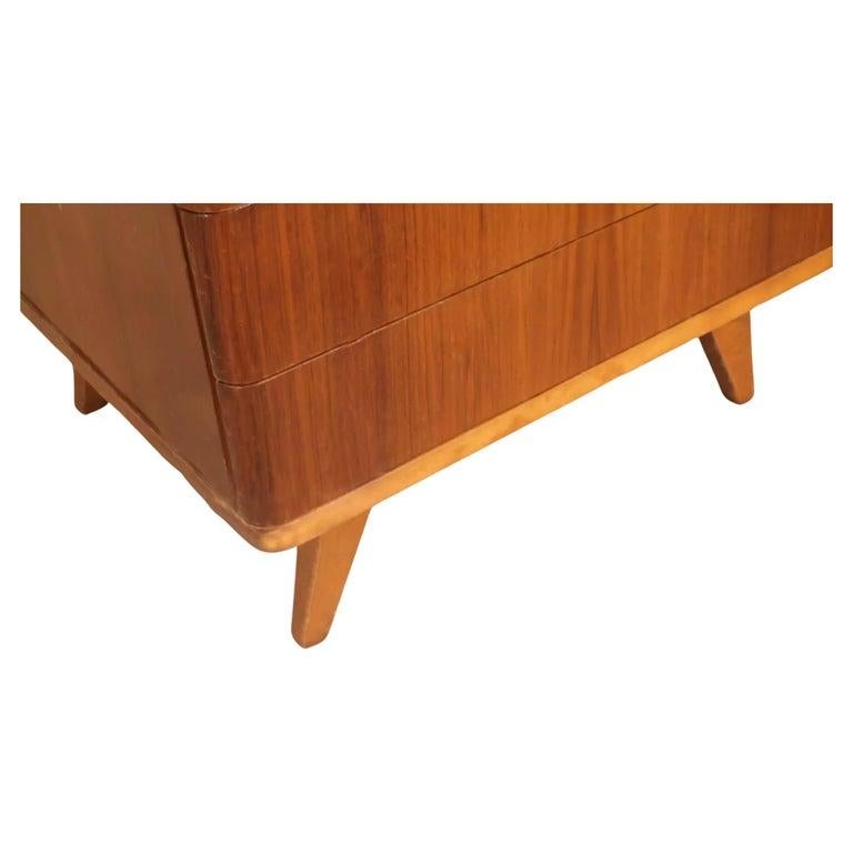 Mid-Century Modern Paire de tables de nuit en teck à 2 tiroirs du milieu du siècle dernier, fabriquées en Suède en vente