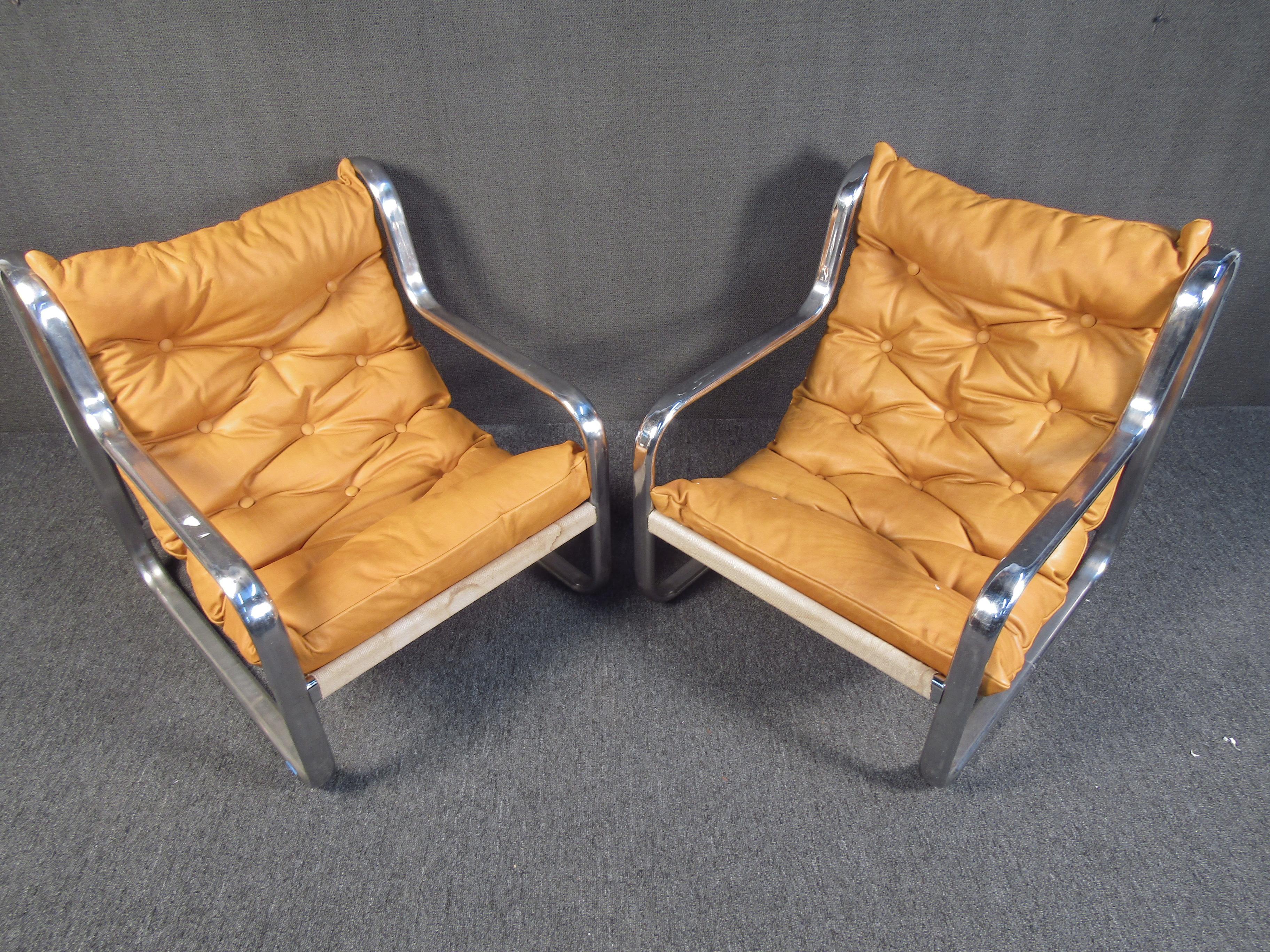 This set of absolutely gorgeous Italian leather lounge chairs features a chrome frame and overstuffed seats for one of the most relaxing set of chairs you will find. Ideal for any home library or sitting room. Please confirm the item location with