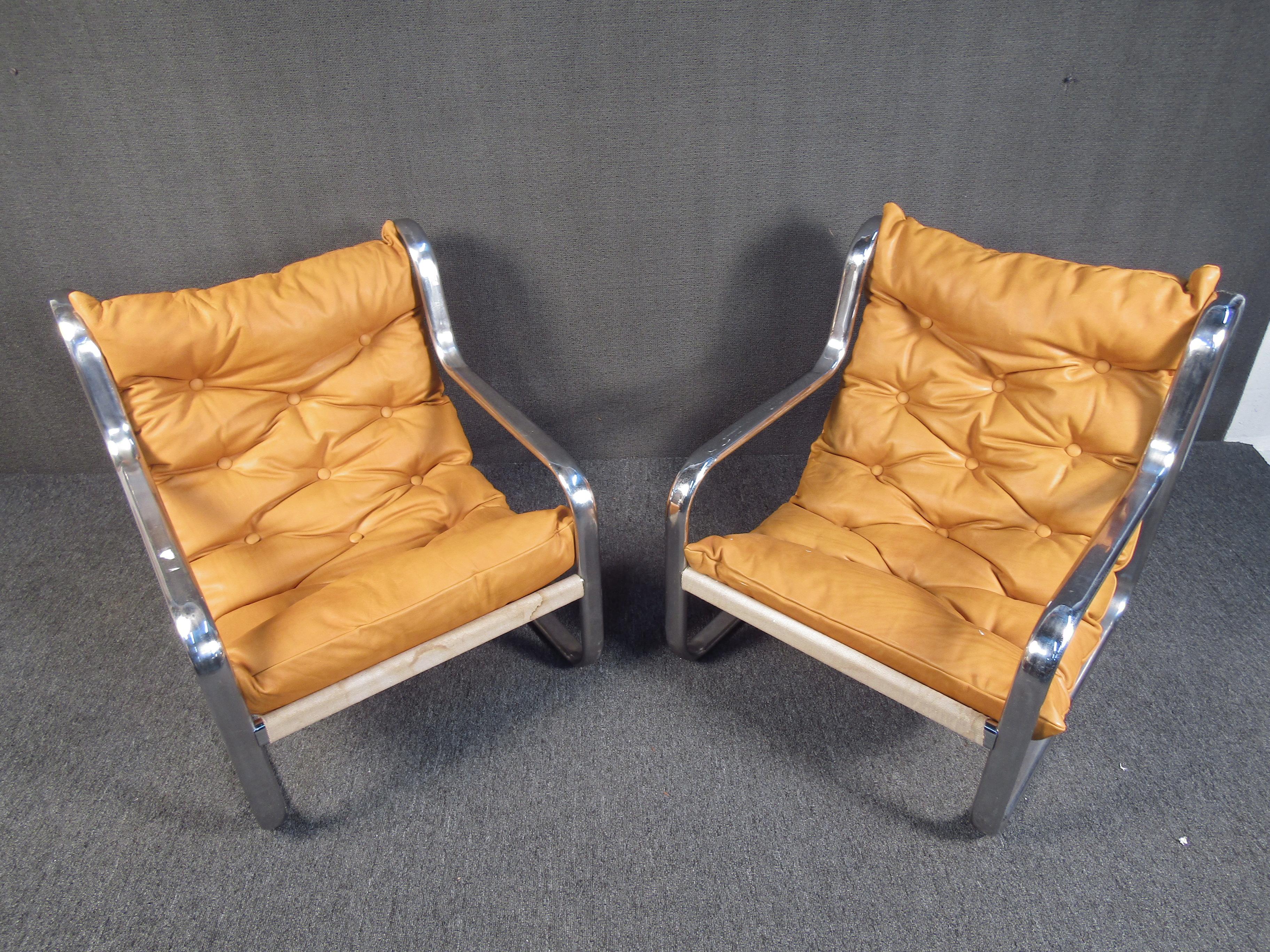 Pair of Stunning Midcentury Leather/ Chrome Italian Lounge Chairs In Good Condition For Sale In Brooklyn, NY