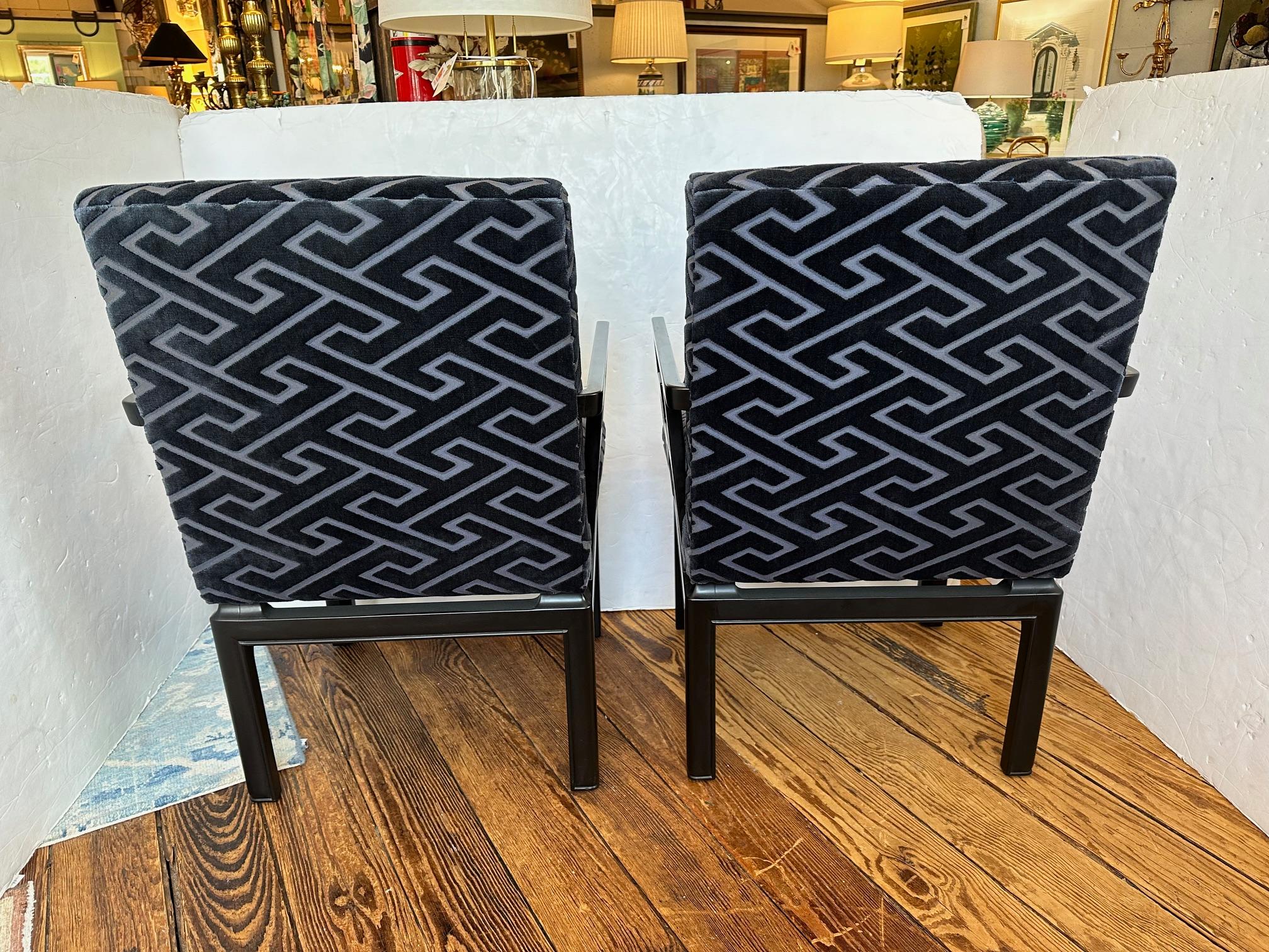 Atemberaubende Mid-Century-Modern-Sessel von Michael Taylor für Baker Chevron, Paar (Samt) im Angebot