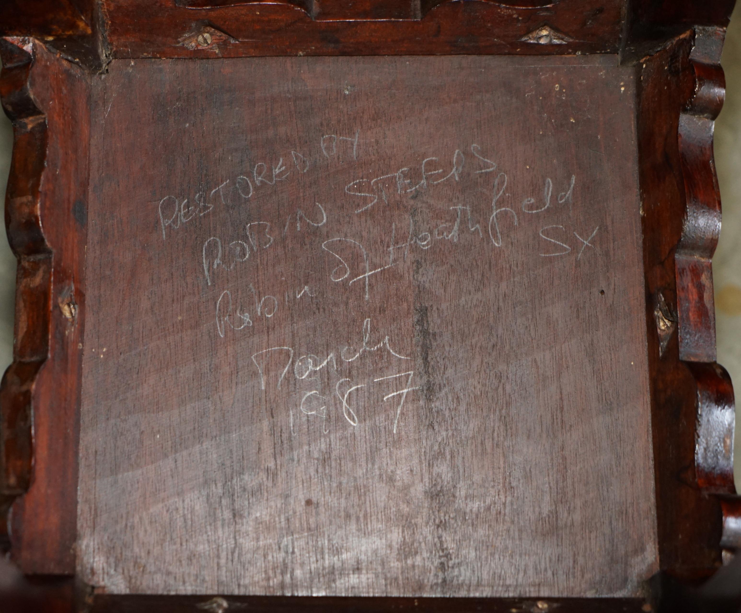 Paire de tables d'appoint torsadées à deux niveaux de style THOMAS CHIPPENDALE en vente 4