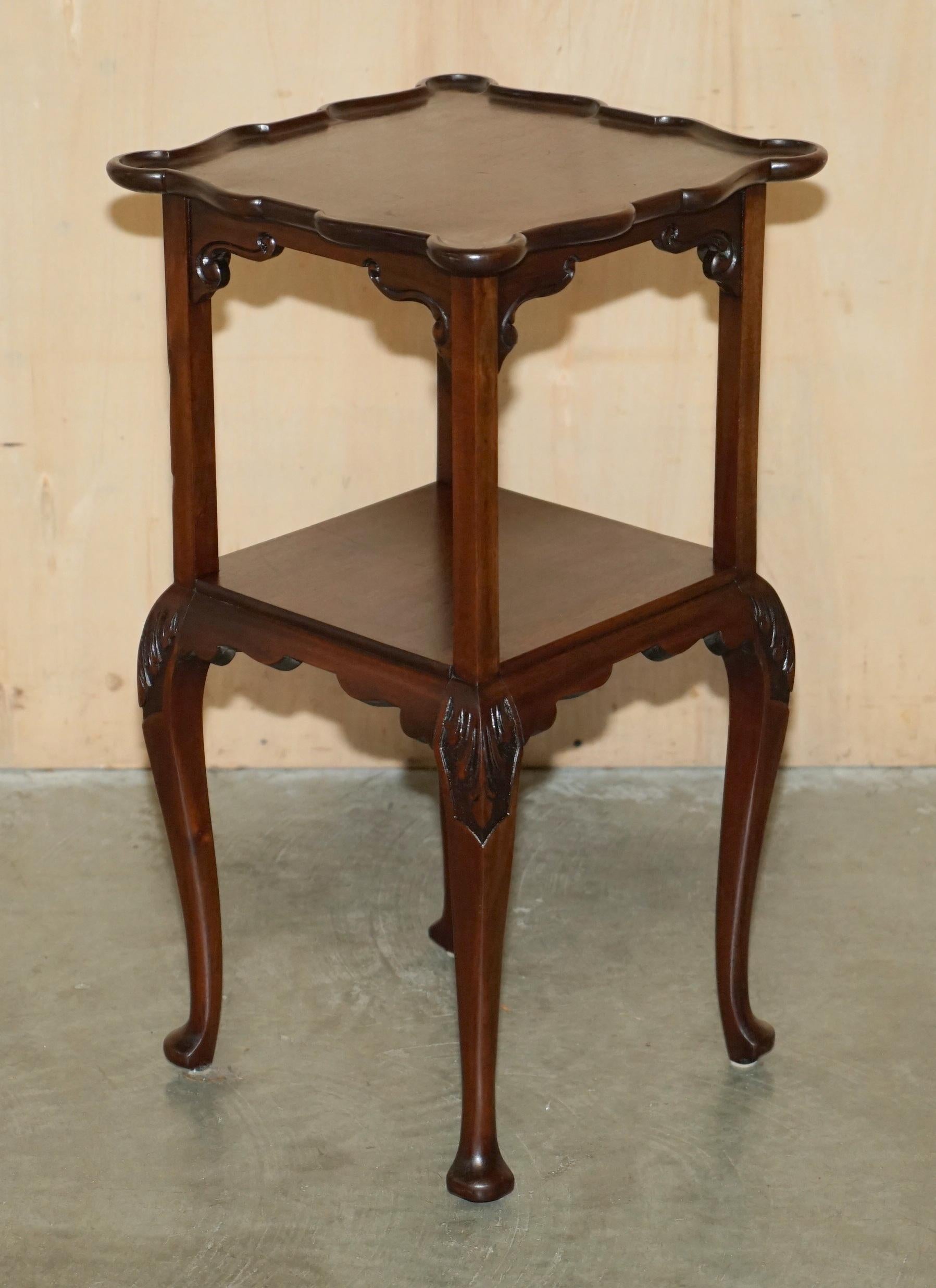 PAIR OF STUNNING THOMAS CHIPPENDALE STYLE TWO TIERED HARDWOOD SIDE END TABLEs For Sale 6