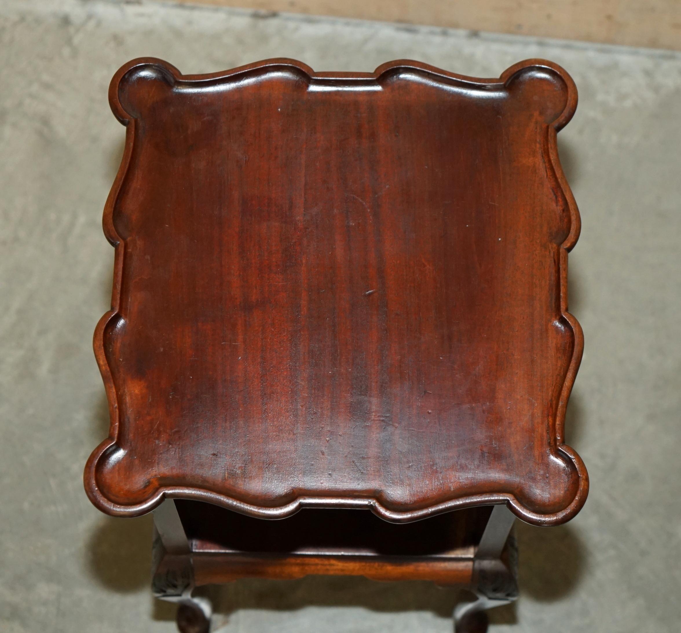 PAIR OF STUNNING THOMAS CHIPPENDALE STYLE TWO TIERED HARDWOOD SIDE END TABLEs For Sale 13