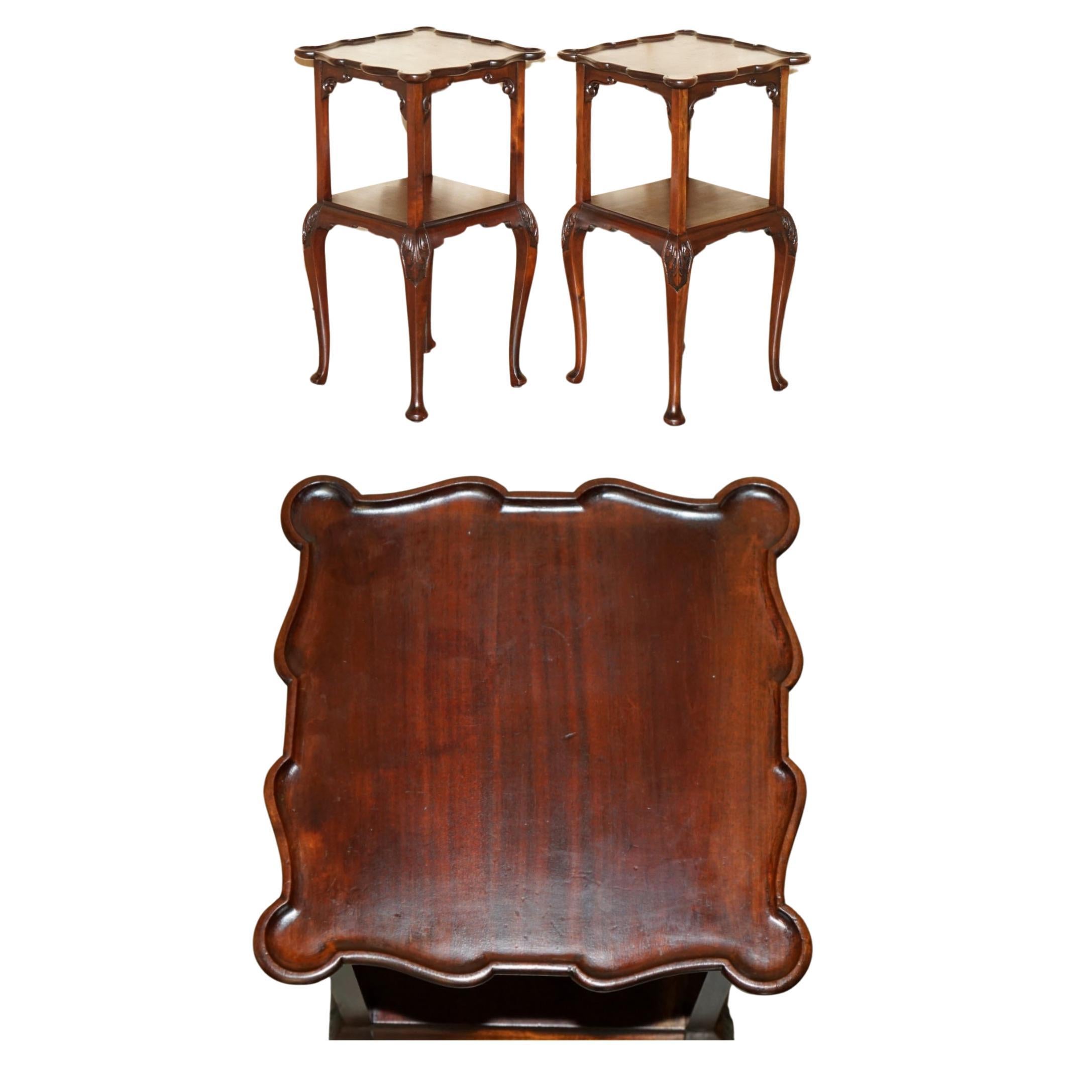STUNNING THOMAS CHIPPENDALE Style TWO TIERED HARDWOOD SIDE END TABLEs im Angebot