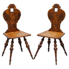 Paar atemberaubende viktorianische Poker Arbeit Halle Stühle Löwe Wappen Rücken