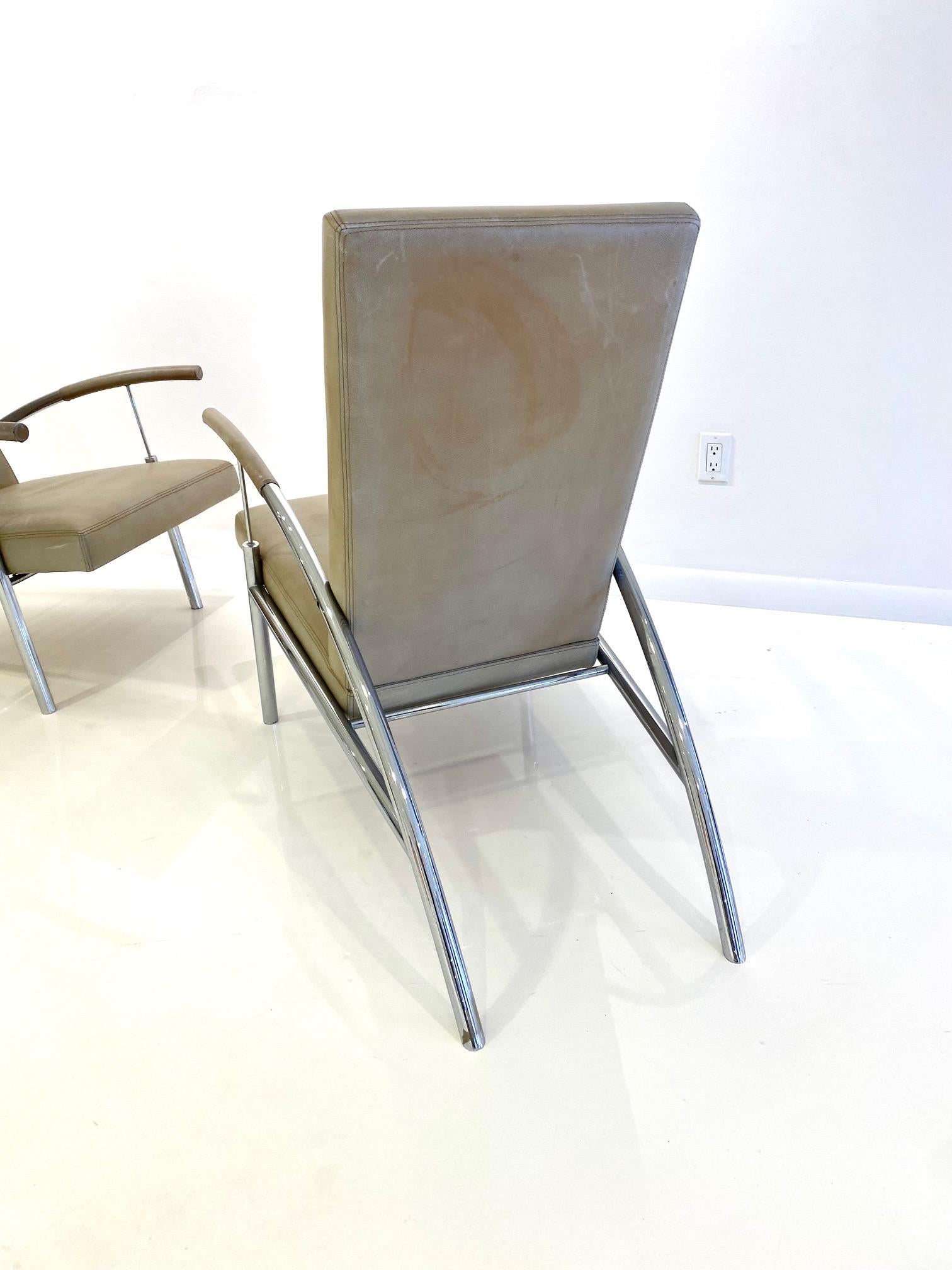 Milieu du XXe siècle Paire de fauteuils de salon élégants en chrome et cuir de design mi-siècle moderne en vente