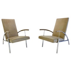 Paire de fauteuils de salon élégants en chrome et cuir de design mi-siècle moderne