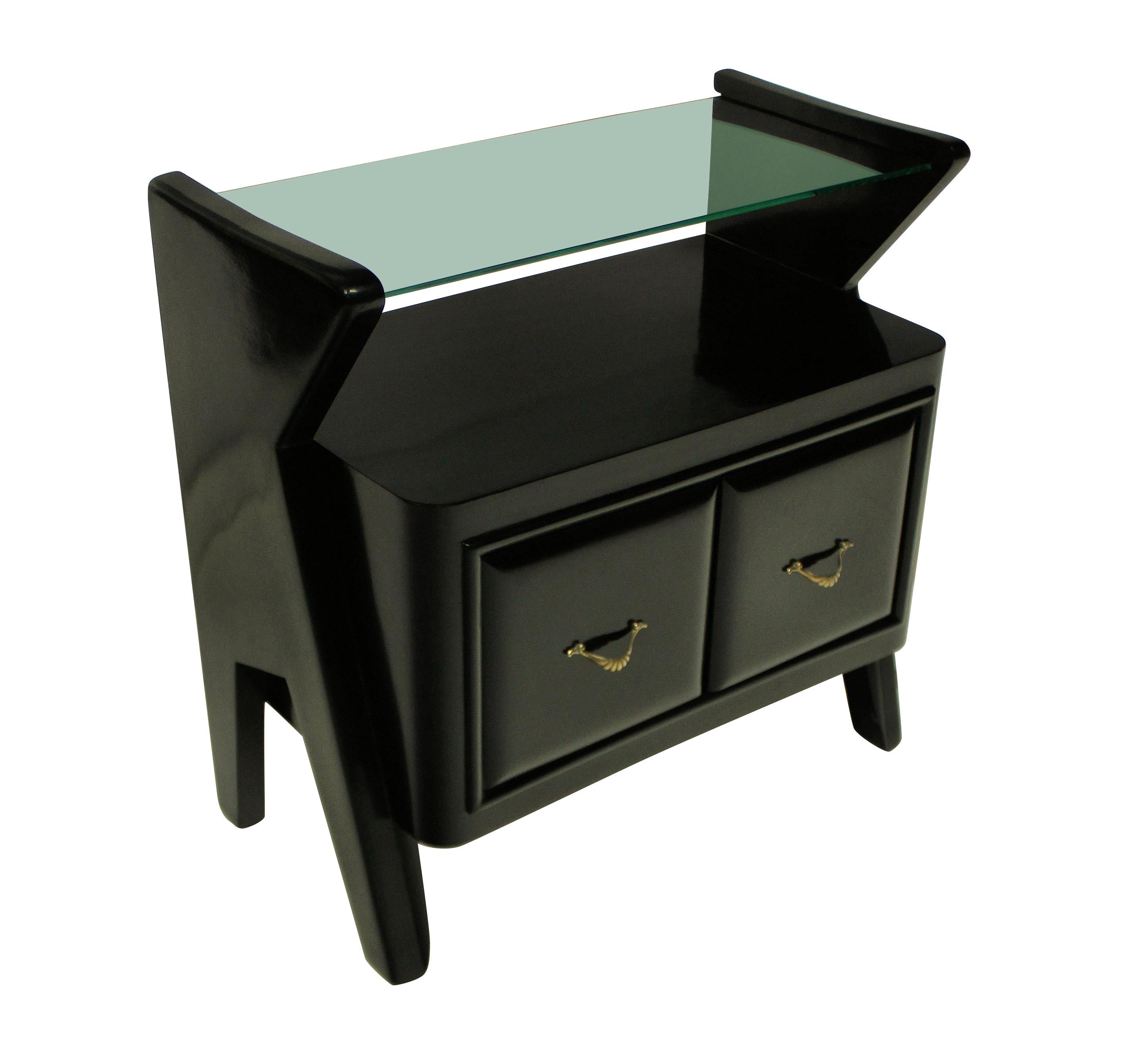 Mid-Century Modern Pair of Stylish Ebonized Italian Nightstands