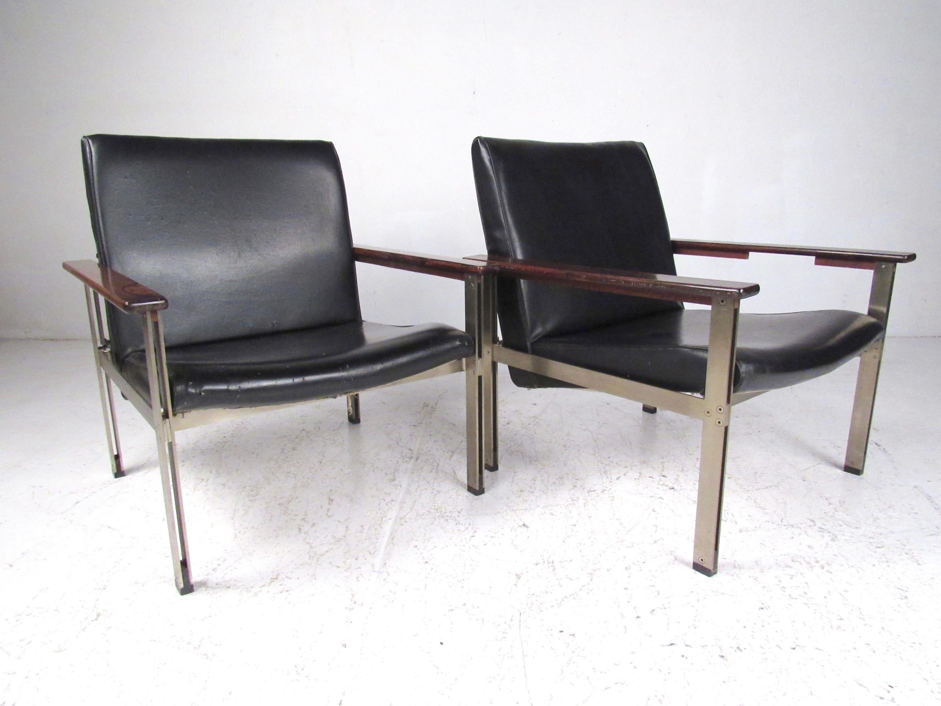Stilvolle italienische moderne Sessel, Paar (Moderne der Mitte des Jahrhunderts) im Angebot