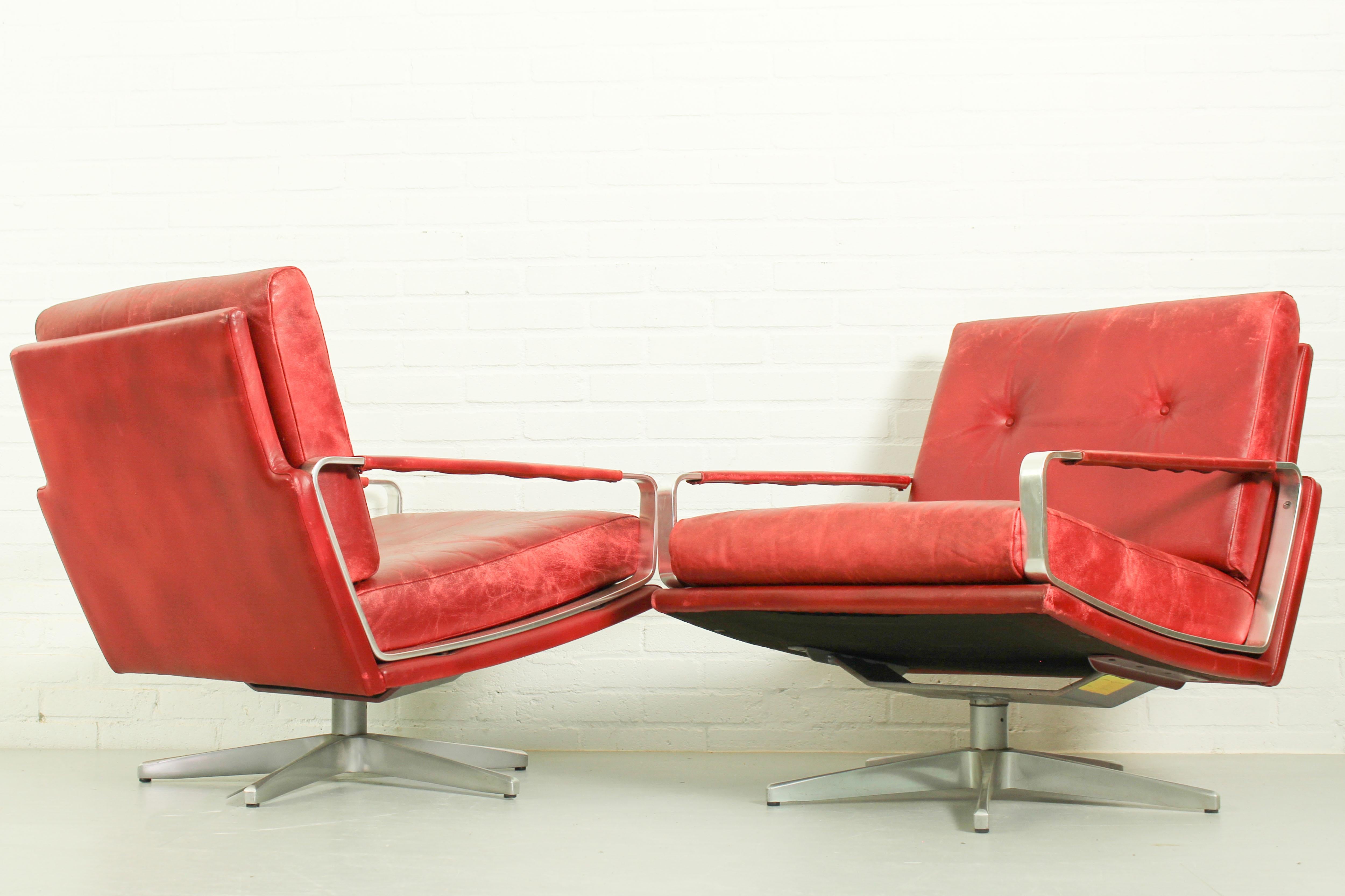 Pair of Stylish Mid Century Swivel Lounge chairs, Germany 1960s For Sale 4
