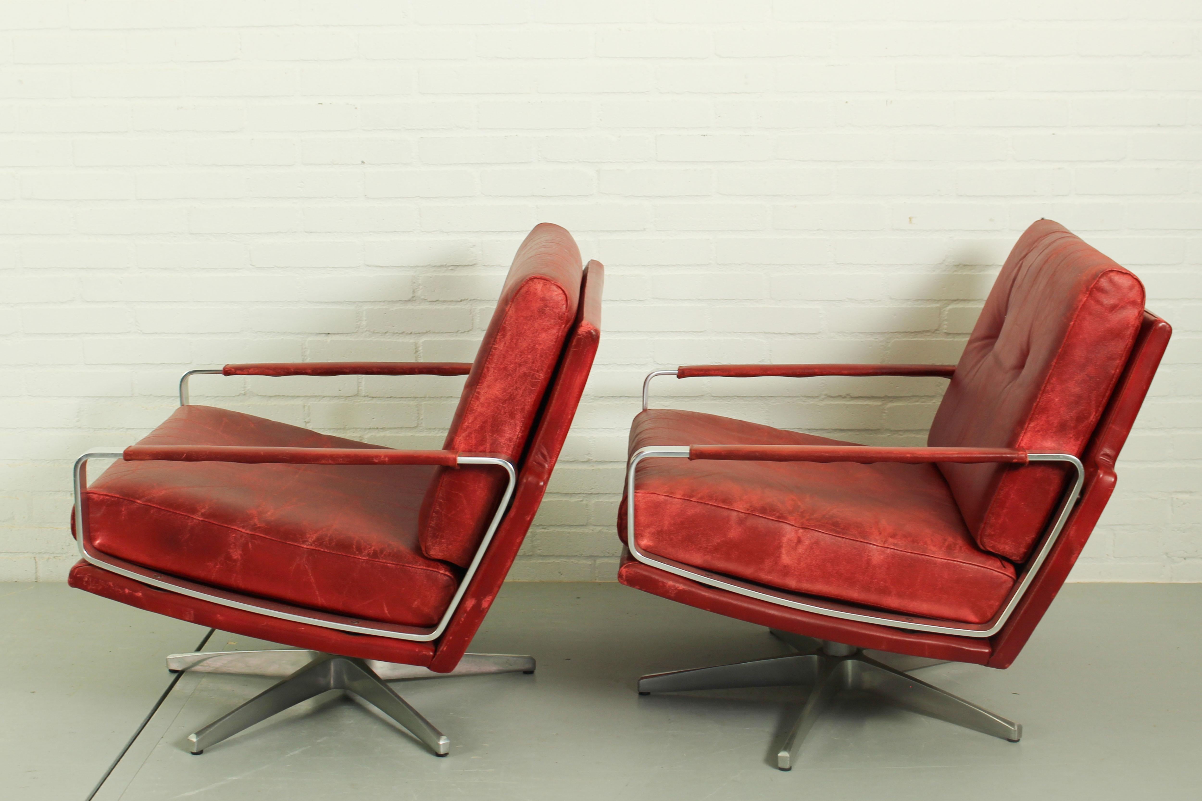 Mid-Century Modern Pair of Stylish Mid Century Swivel Lounge chairs, Germany 1960s For Sale