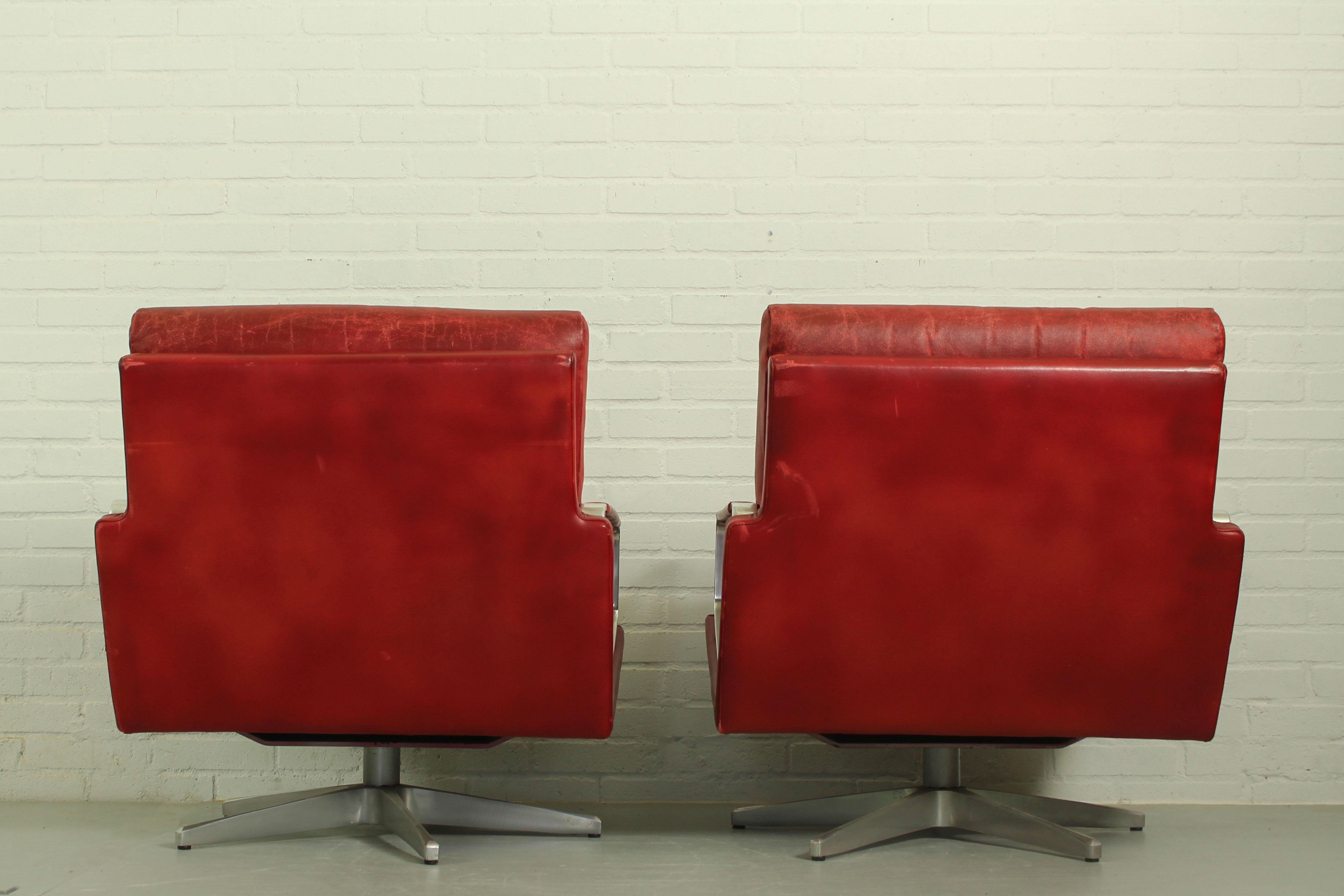 Leather Pair of Stylish Mid Century Swivel Lounge chairs, Germany 1960s For Sale