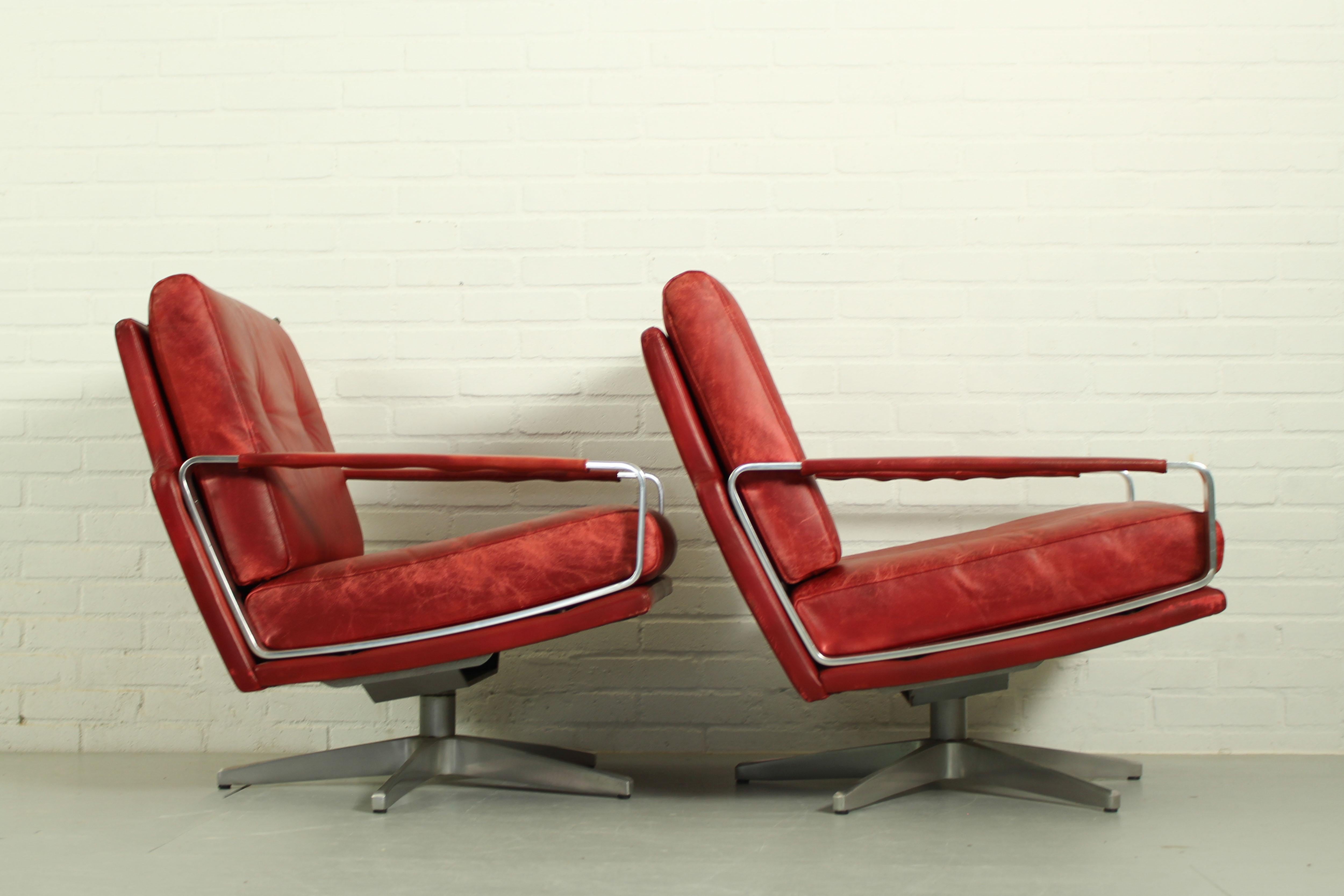 Pair of Stylish Mid Century Swivel Lounge chairs, Germany 1960s For Sale 2