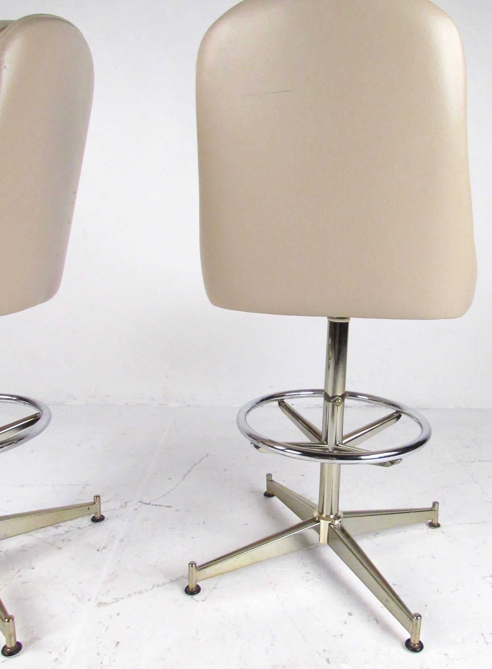 Pair of Stylish Modern Barstools by Daystrom In Good Condition In Brooklyn, NY
