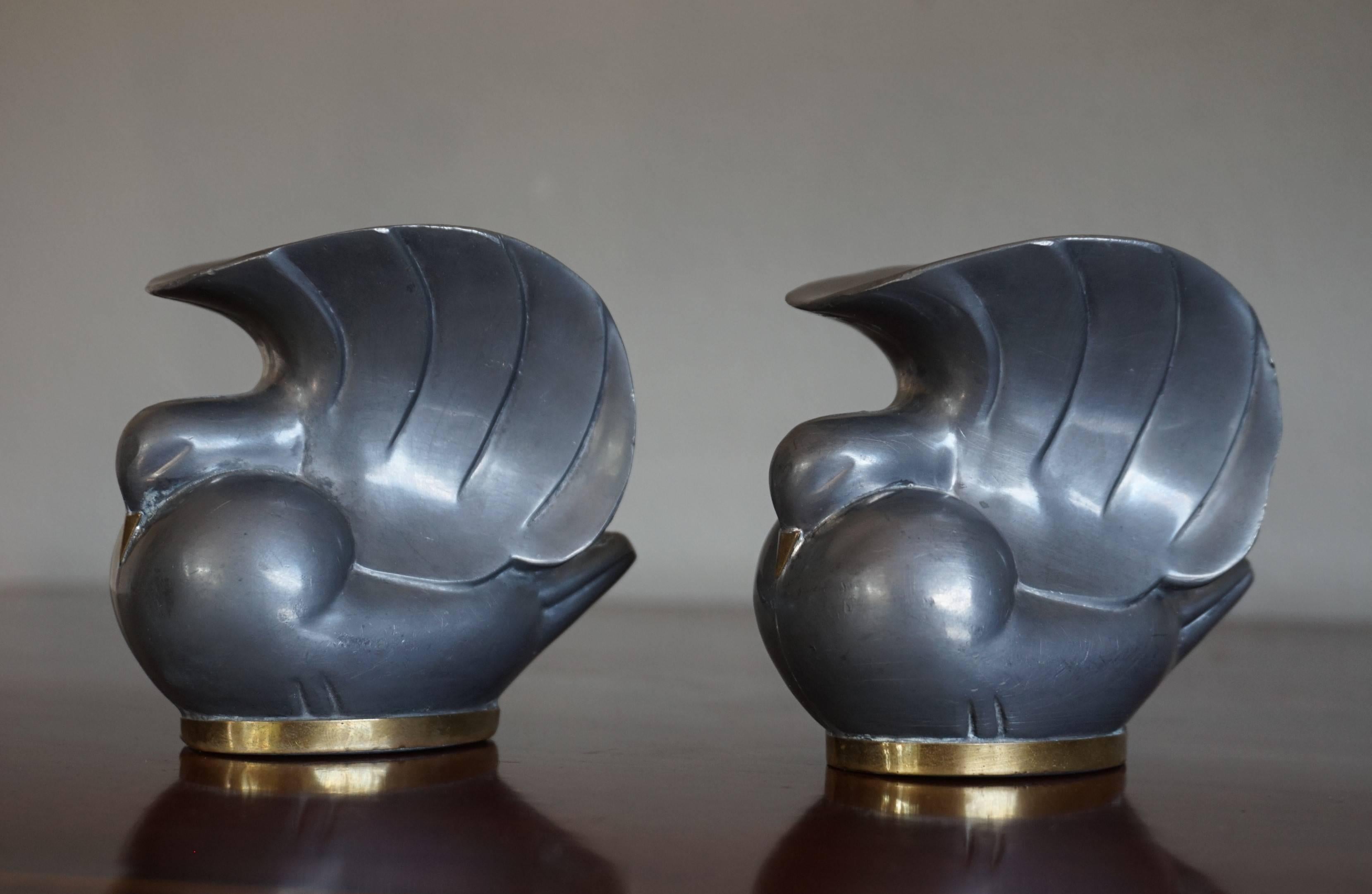 Pair of Stylized 1920s Art Deco Pigeon / Doves Candleholders of Pewter and Brass In Good Condition In Lisse, NL