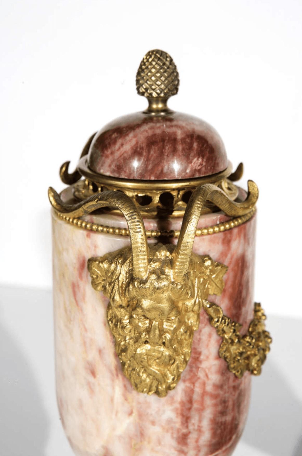Paar stilisierte Urnen aus dem 19. Jahrhundert im Angebot 1