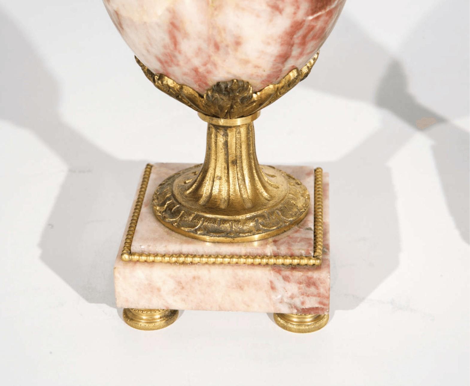 Paar stilisierte Urnen aus dem 19. Jahrhundert im Angebot 2