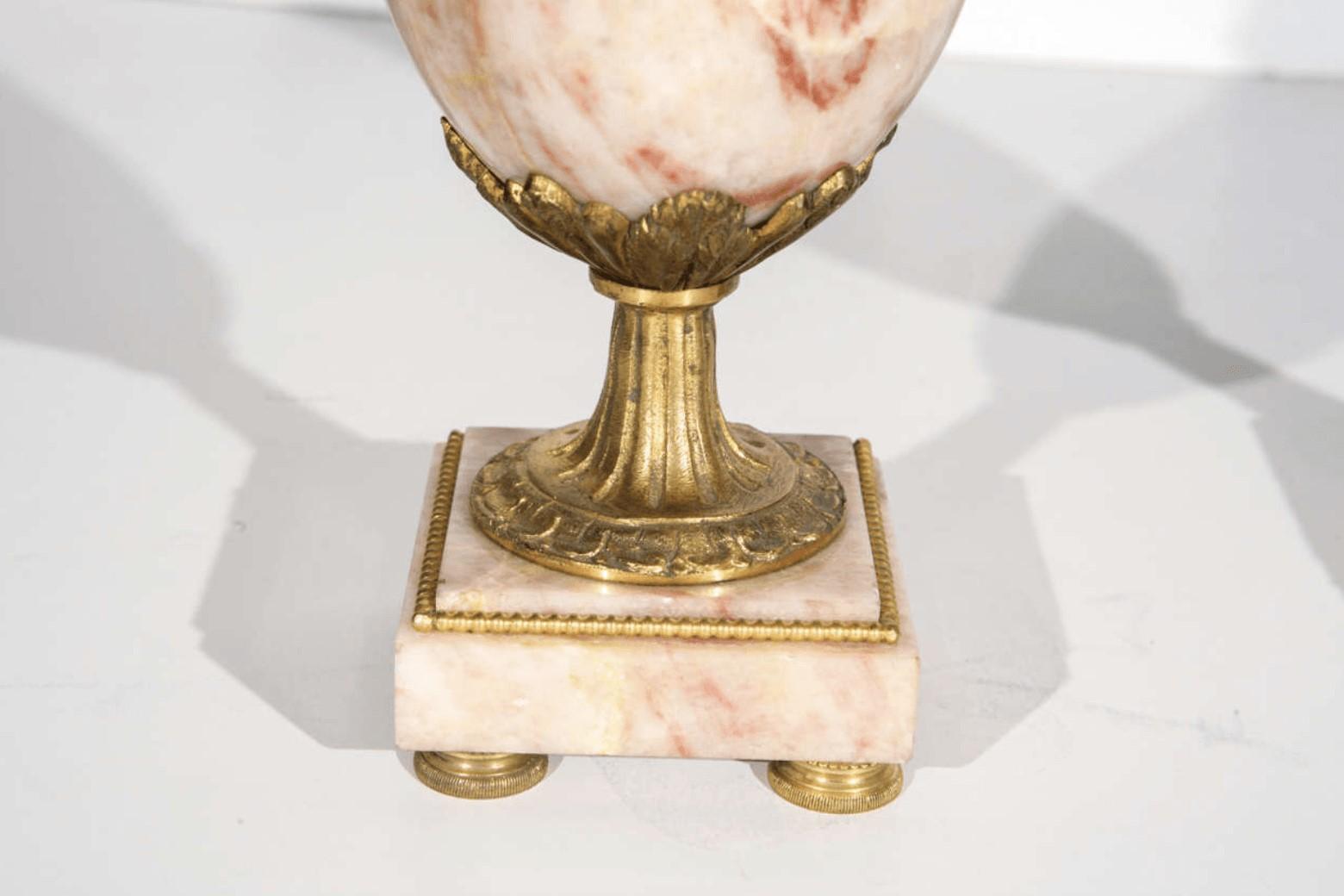 Paar stilisierte Urnen aus dem 19. Jahrhundert im Angebot 4