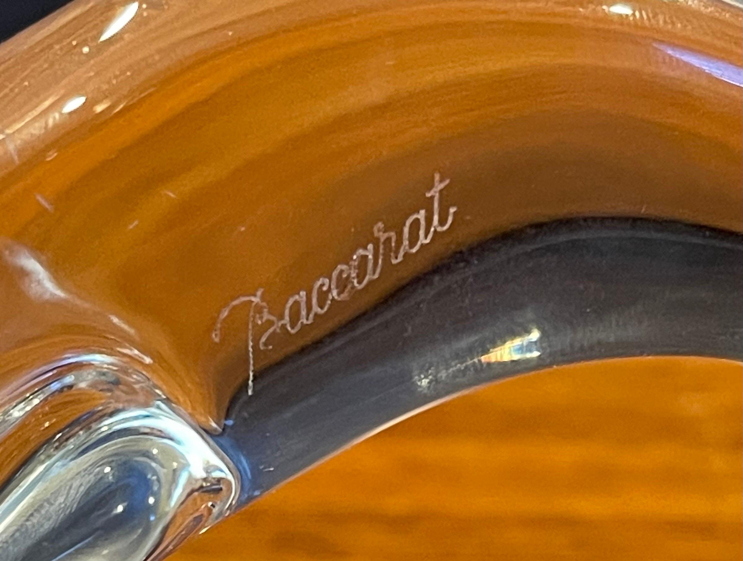 Pareja de esculturas / pisapapeles de delfines de cristal estilizado de Baccarat en venta 5