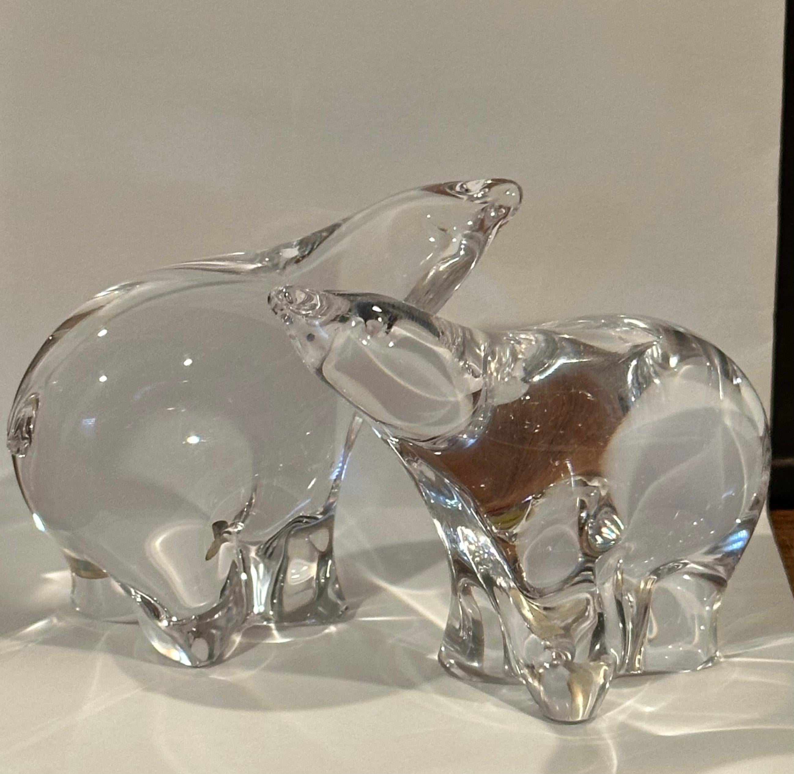 Pareja de Esculturas / Pisapapeles de Oso Polar de Cristal Estilizado de Maleras en Bueno estado para la venta en San Diego, CA
