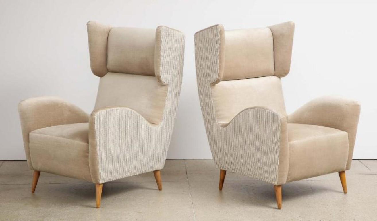 Pair of Stylized Wing Chairs In Good Condition In New York, NY