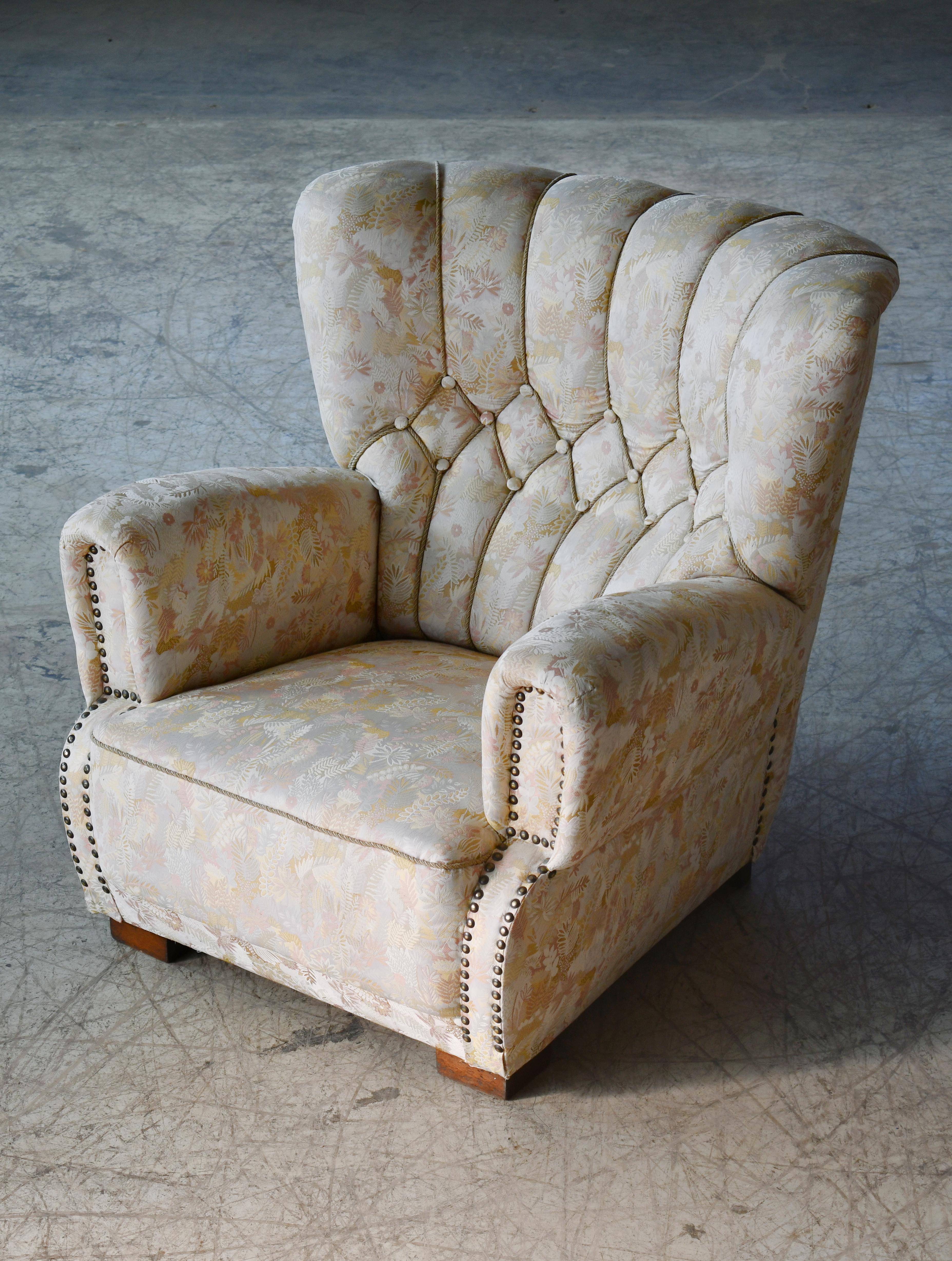 Danois Sublime fauteuil club danois des années 1940 à grande échelle dans le style de Fritz Hansen V) en vente