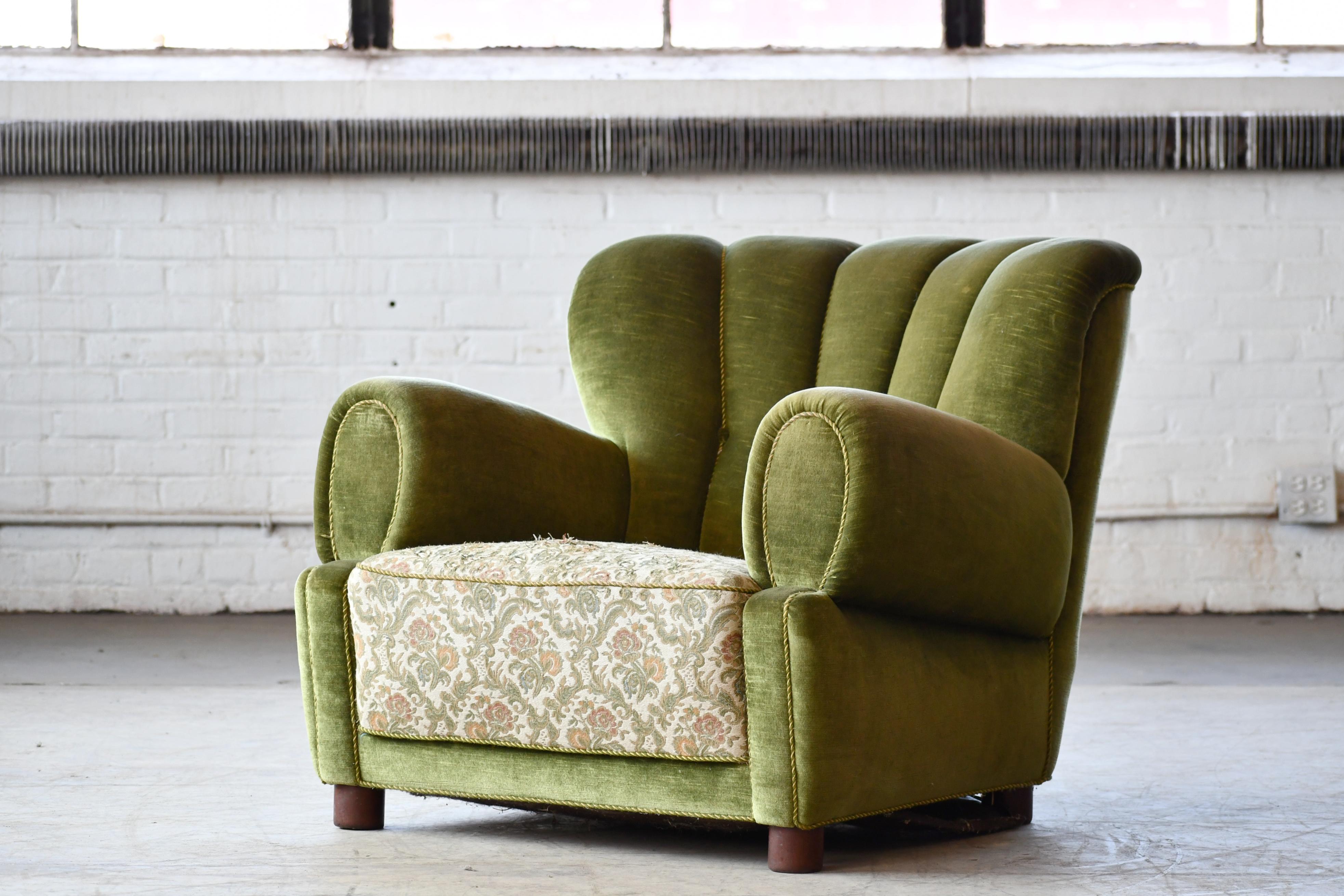 Pair of Sublime Danish 1940's Large Scale Club Chair Sin Style of Fritz Hansen In Good Condition In Bridgeport, CT