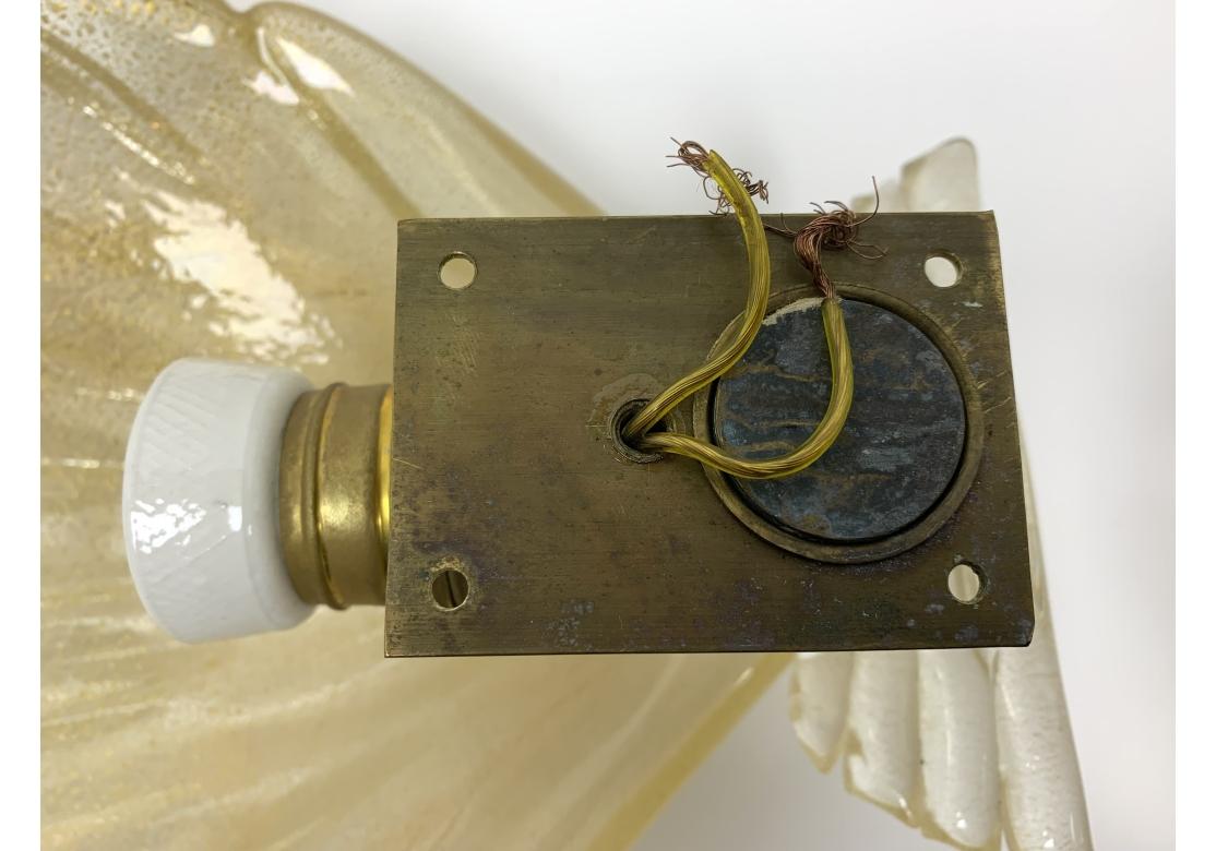 Pareja De Apliques Electrificados En Forma De Concha De Murano Sustanciales en venta 4