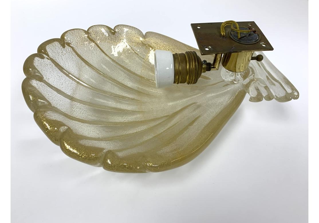 Pareja De Apliques Electrificados En Forma De Concha De Murano Sustanciales siglo XX en venta