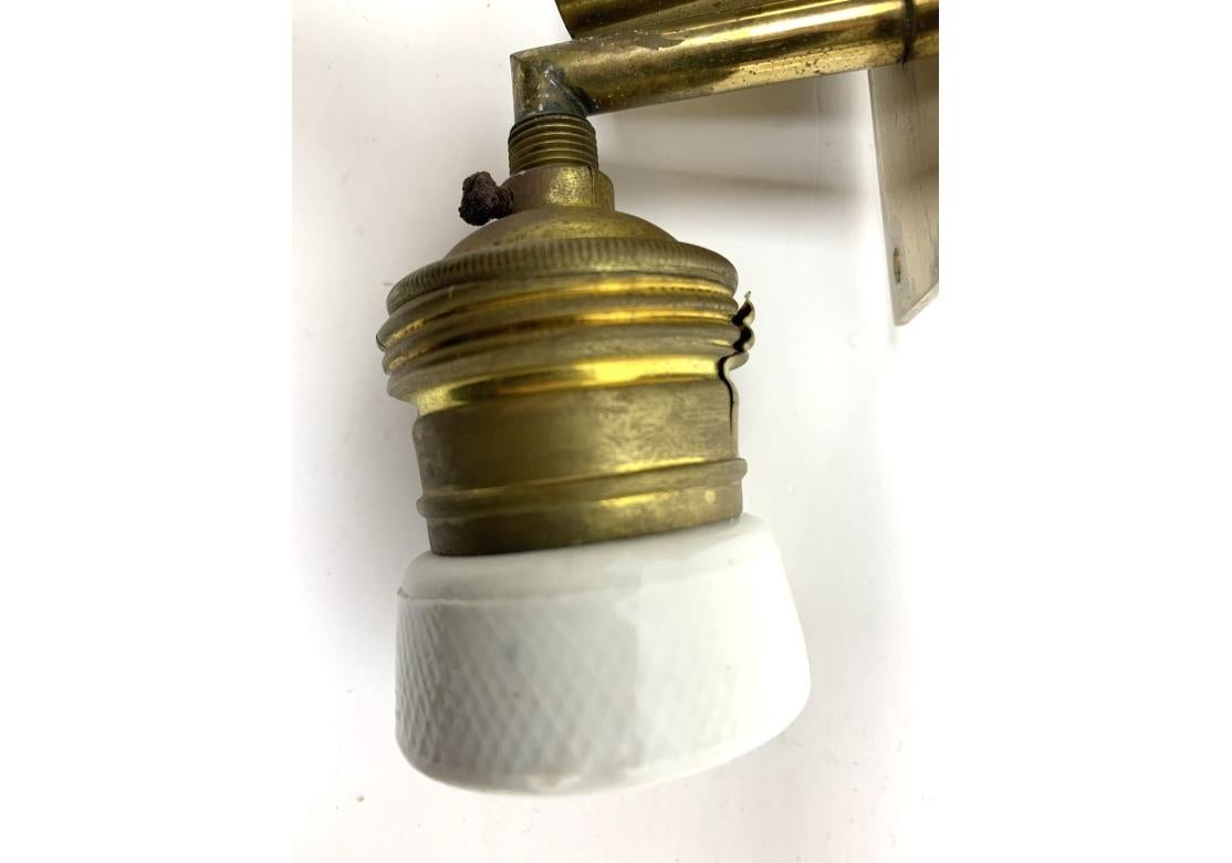 Pareja De Apliques Electrificados En Forma De Concha De Murano Sustanciales Latón en venta