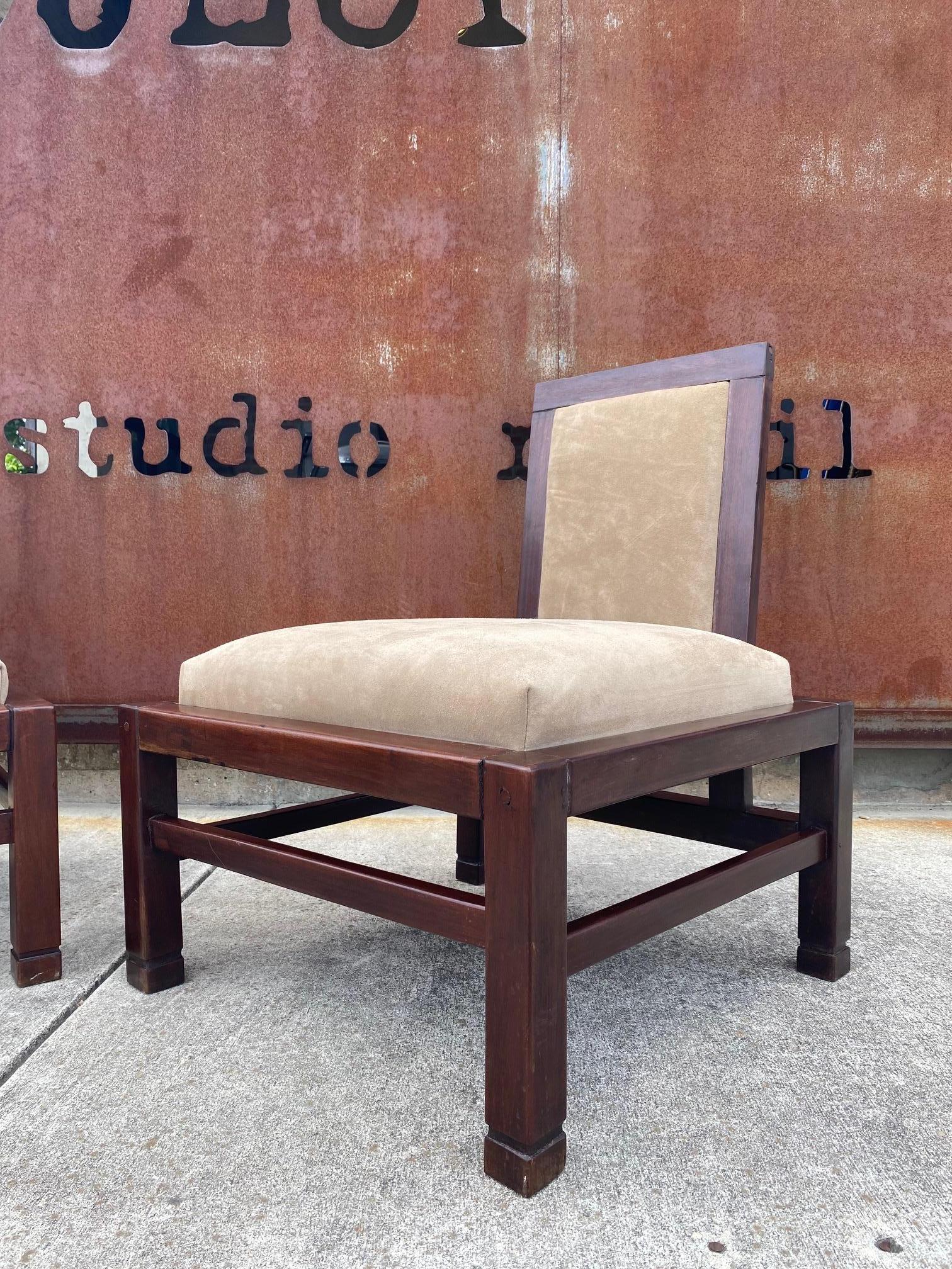 Français Paire de fauteuils-pouf en daim, France, années 1950 en vente