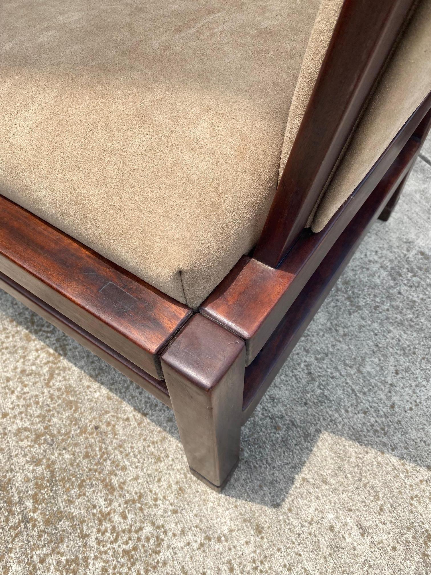 Paire de fauteuils-pouf en daim, France, années 1950 en vente 2