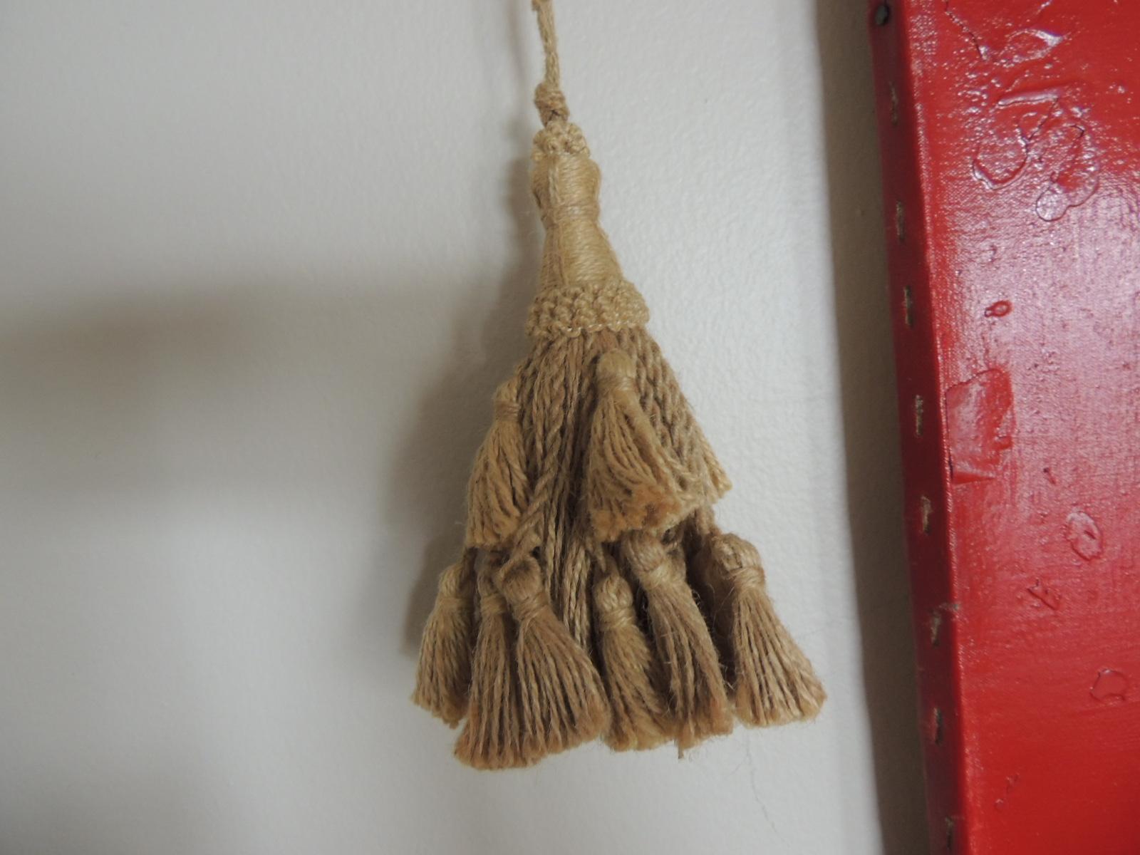 Pair of Summer Jute and Twine tassels on rope.
Size: 4