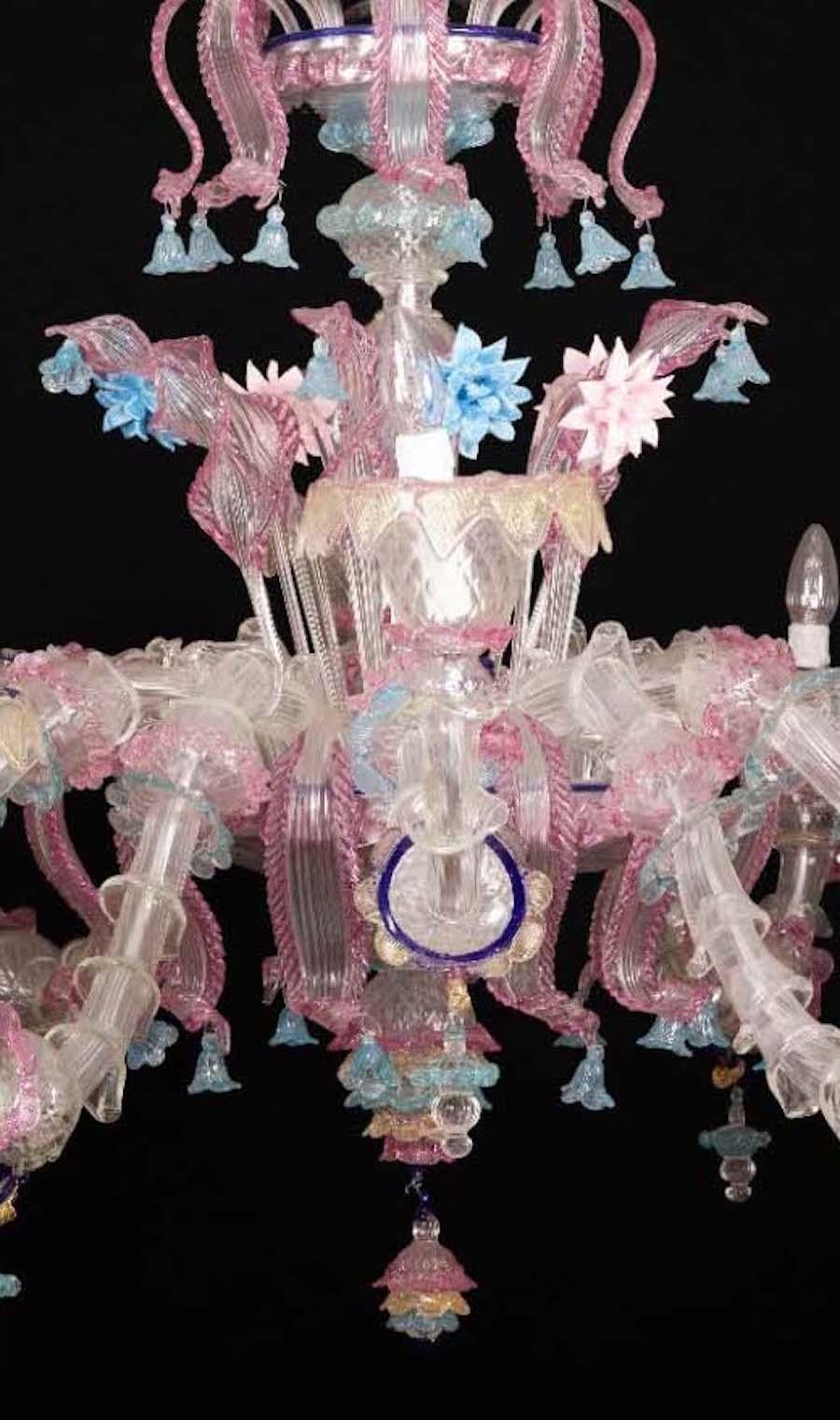 Beautiful Murano chandelier with 18 arms and a multitude of pink and heavenly flowers in glass paste and gold inclusion, creating a magic light effect.
Available also a pair.
18 E14 light bulbs. We can wire for your country standards.
  