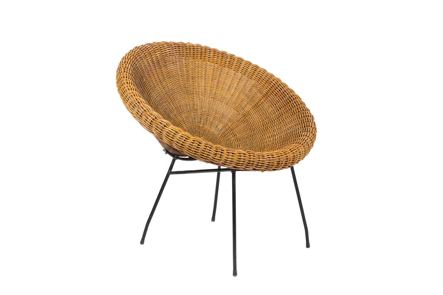 Janine Abraham & Dirk Jan Rol, in the style of.

Pair of sun chairs in wicker and black lacquered metal tubular legs fixed on two large wicker sticks crossed on the seat back. Back and seat formed a sun thanks to braided wicker sticks.

Work