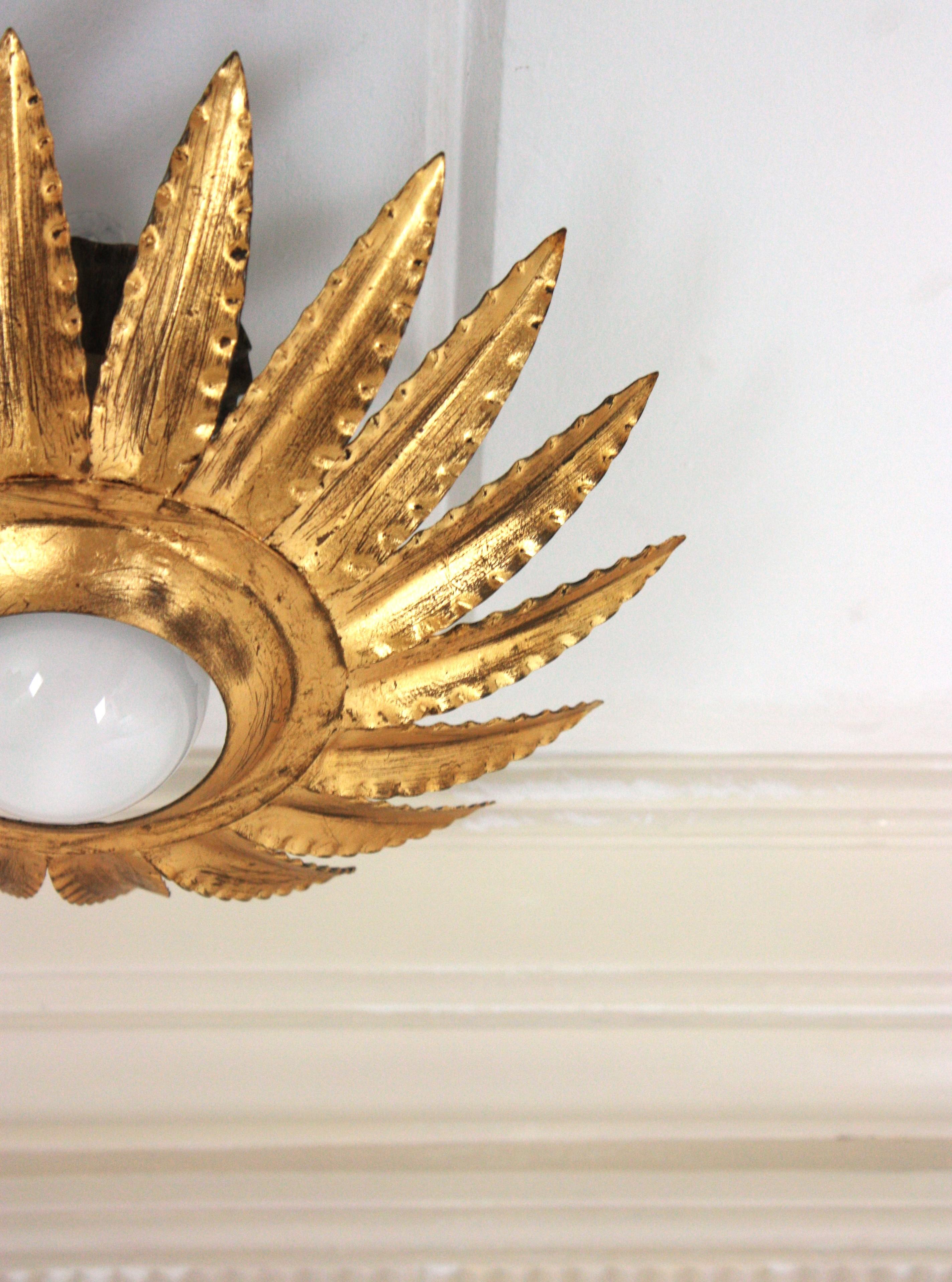 Paire de luminaires ou pendentifs à fleurs Sunburst en métal doré en vente 8